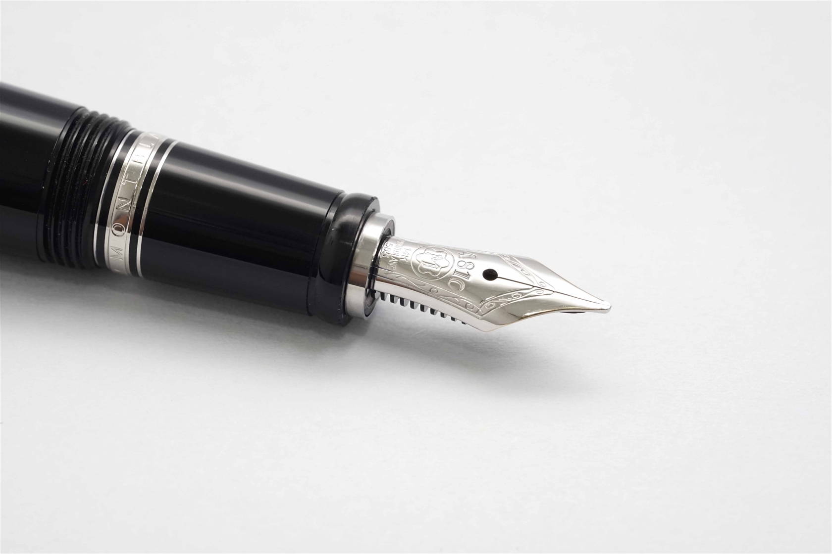 Bút máy Montblanc Boheme Noir Non-Retractable 14K M 