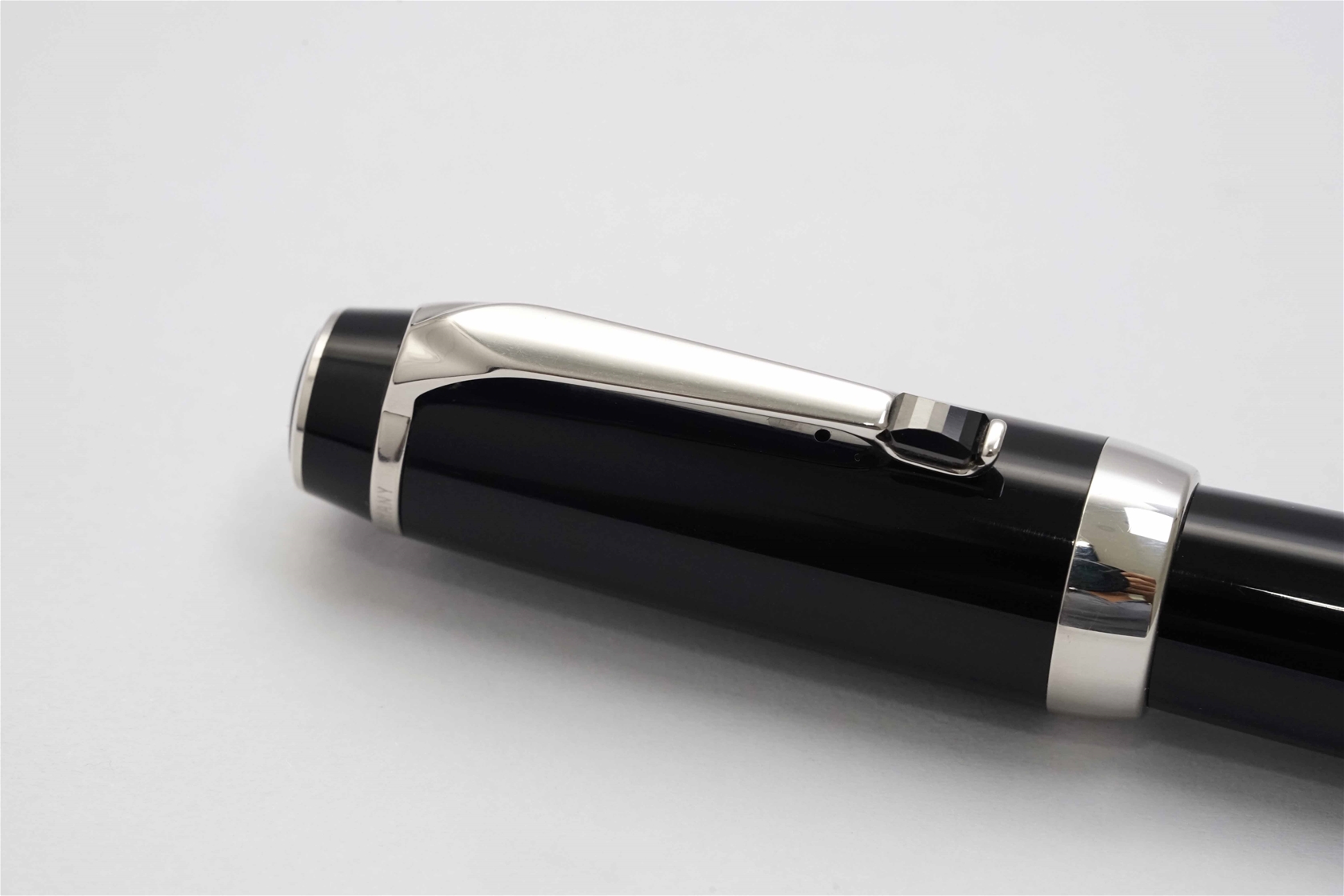 Bút máy Montblanc Boheme Noir Non-Retractable 14K M 