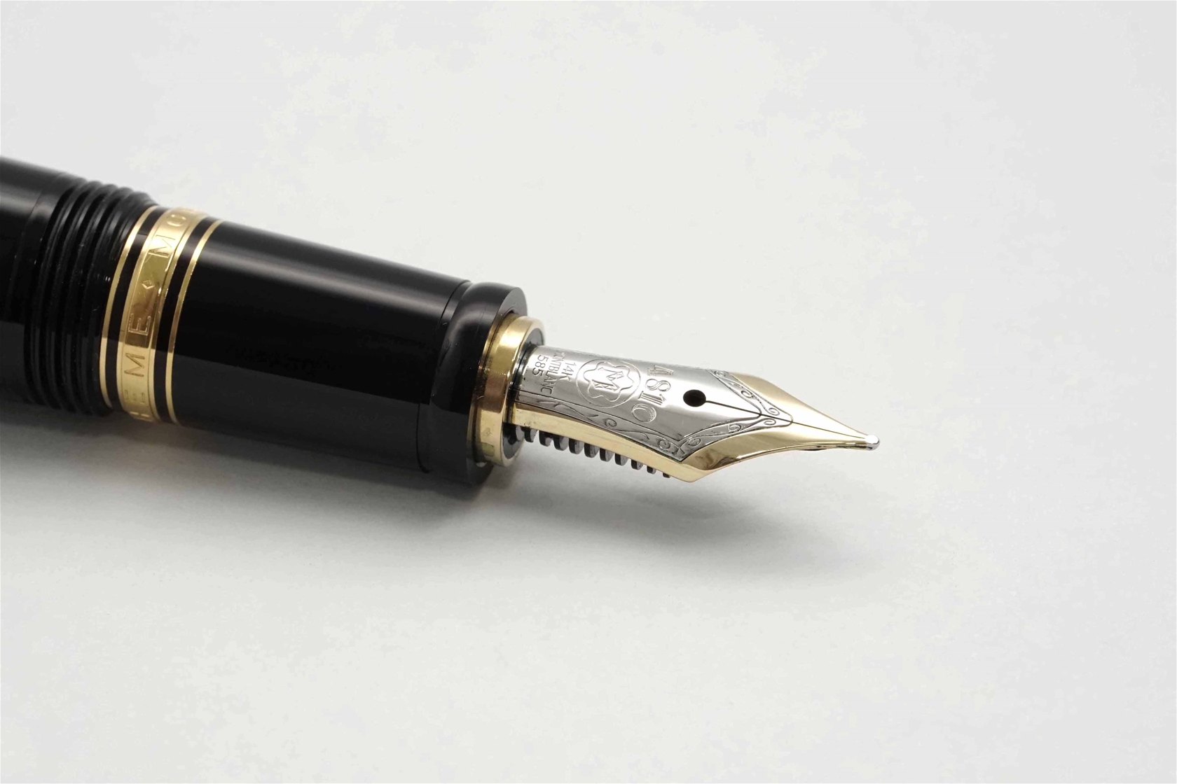 Bút máy Montblanc Boheme Rouge 14K F