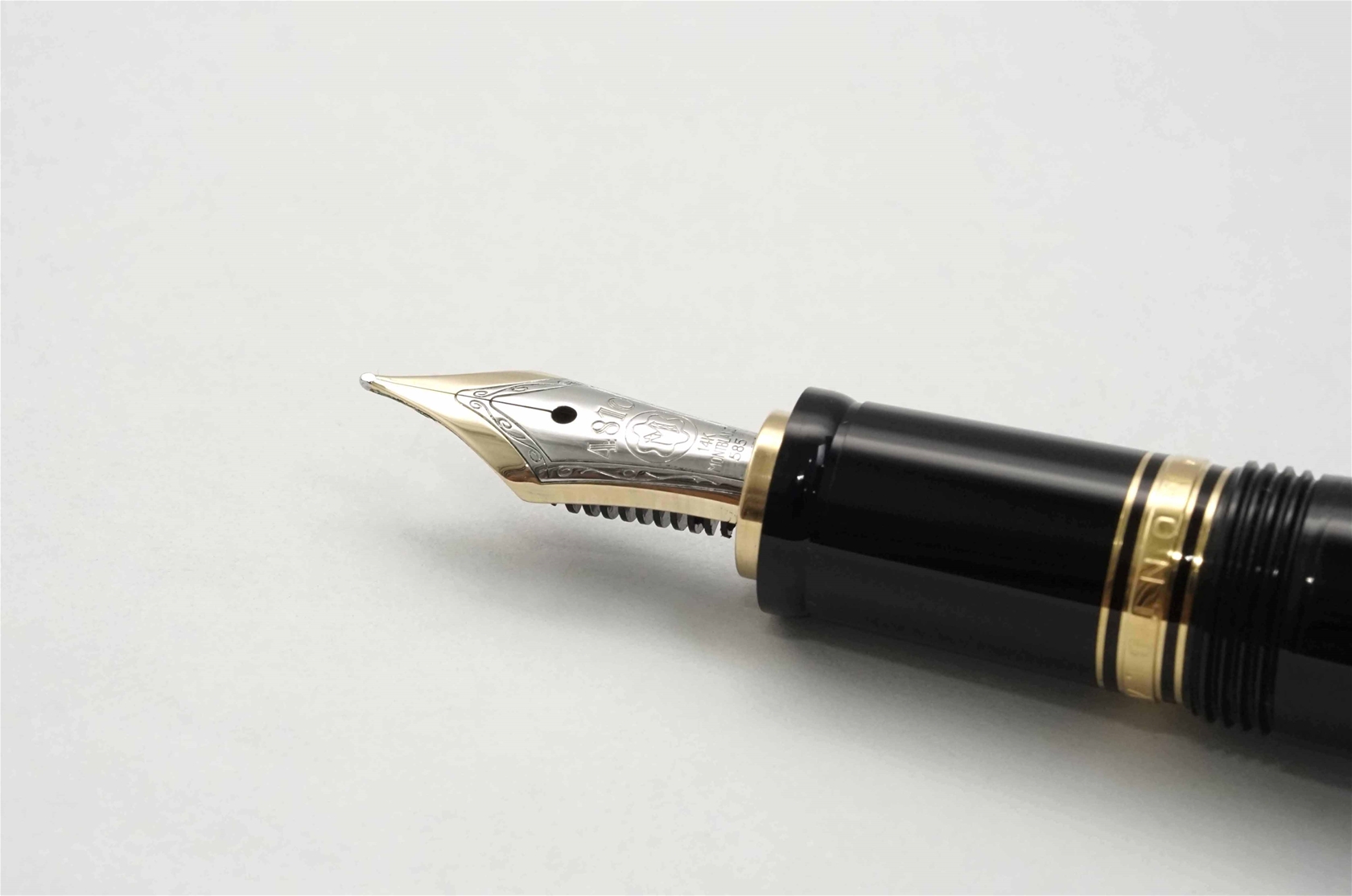 Bút máy Montblanc Boheme Rouge 14K F