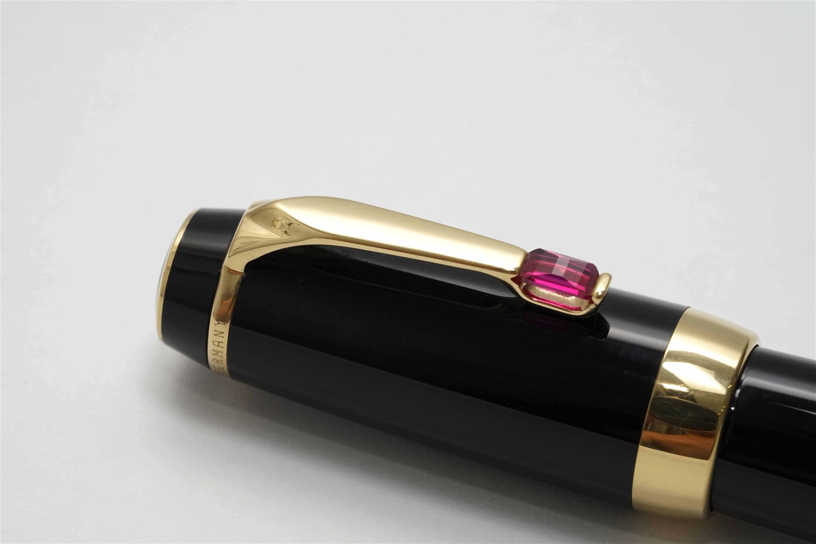 Bút máy Montblanc Boheme Rouge 14K F