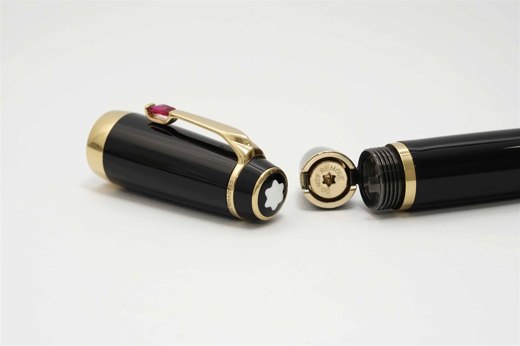 Bút máy Montblanc Boheme Rouge 14K F