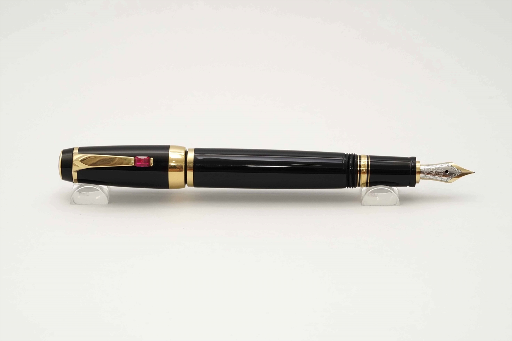 Bút máy Montblanc Boheme Rouge 14K F