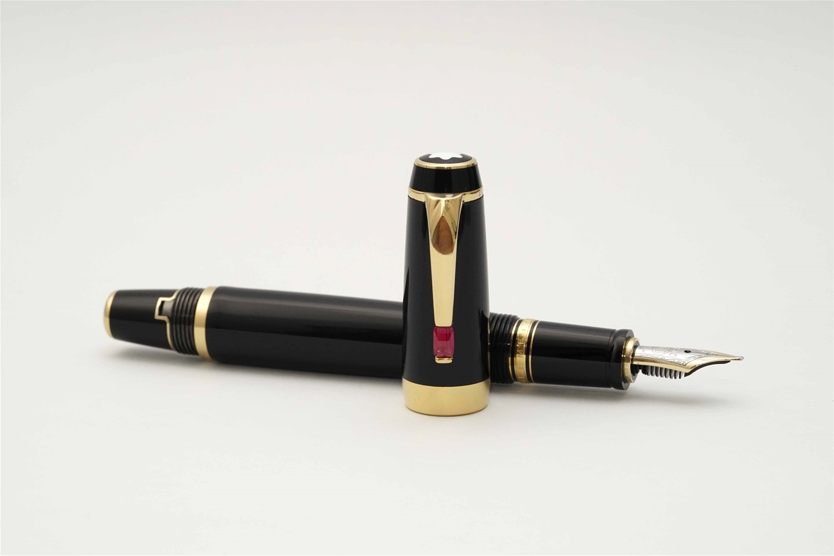 Bút máy Montblanc Boheme Rouge 14K F