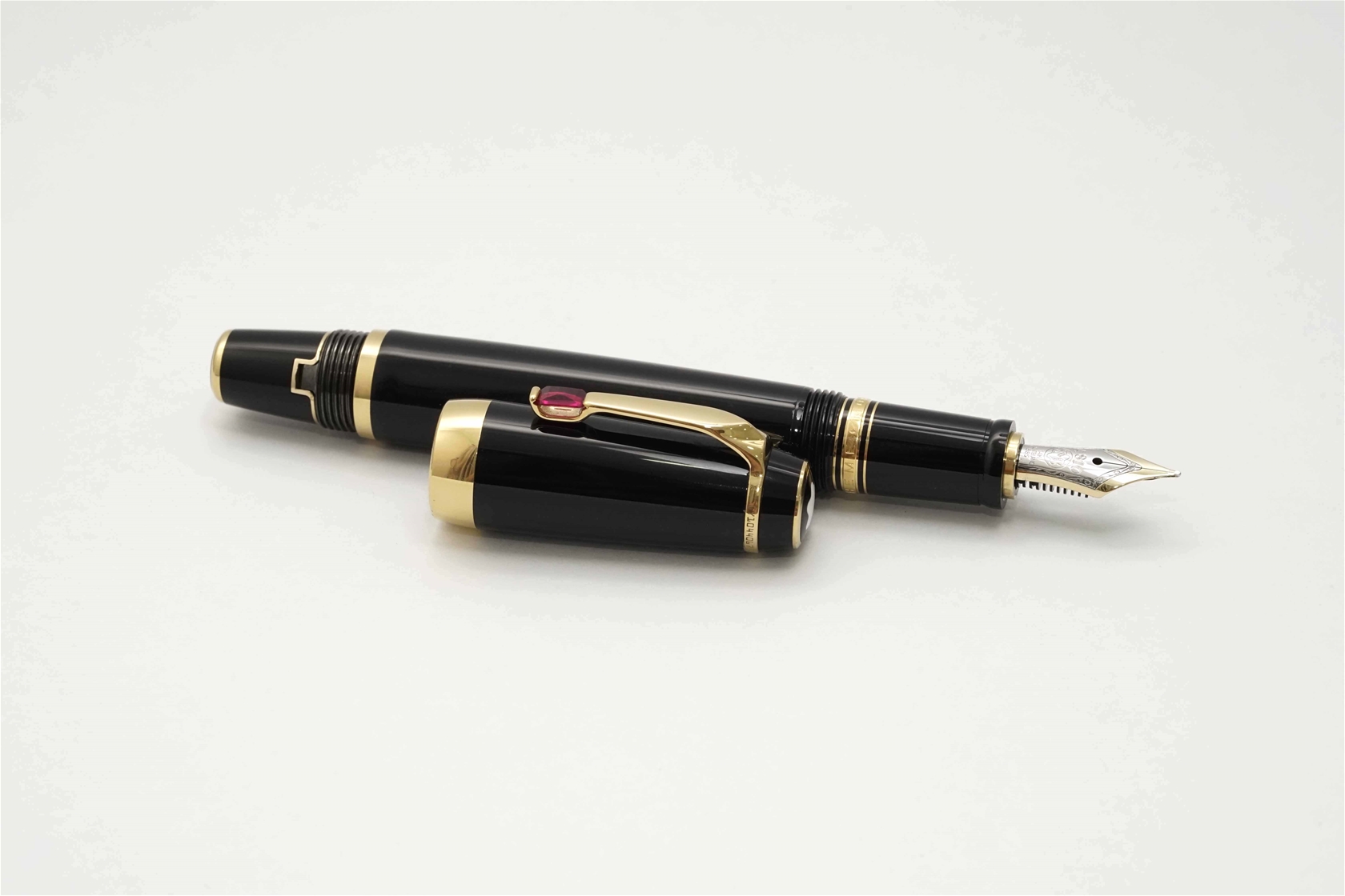 Bút máy Montblanc Boheme Rouge 14K F