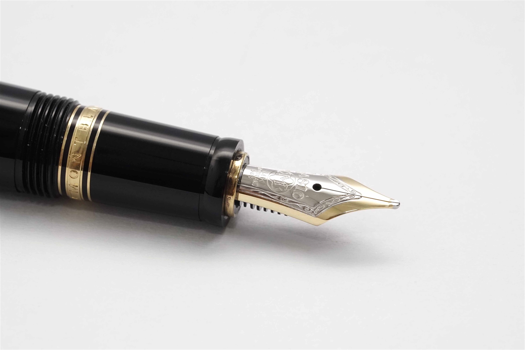 Bút máy Montblanc Boheme Rouge 14K M