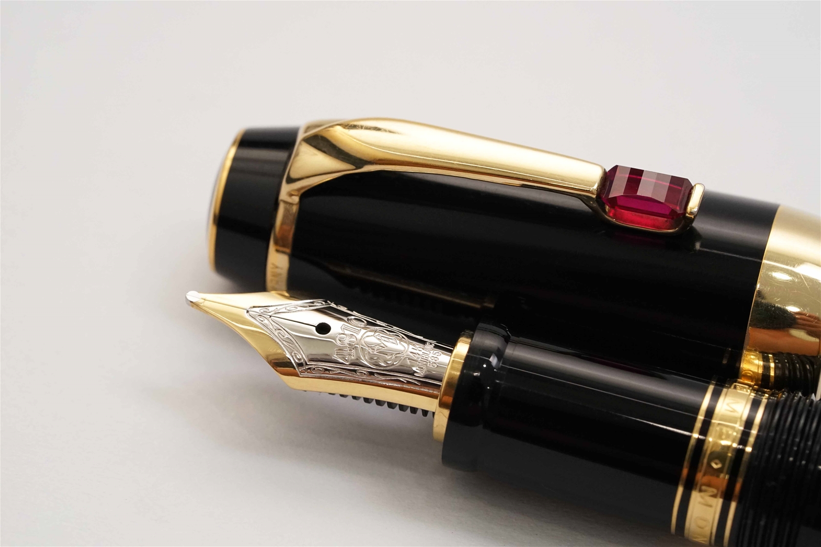 Bút máy Montblanc Boheme Rouge 14K M