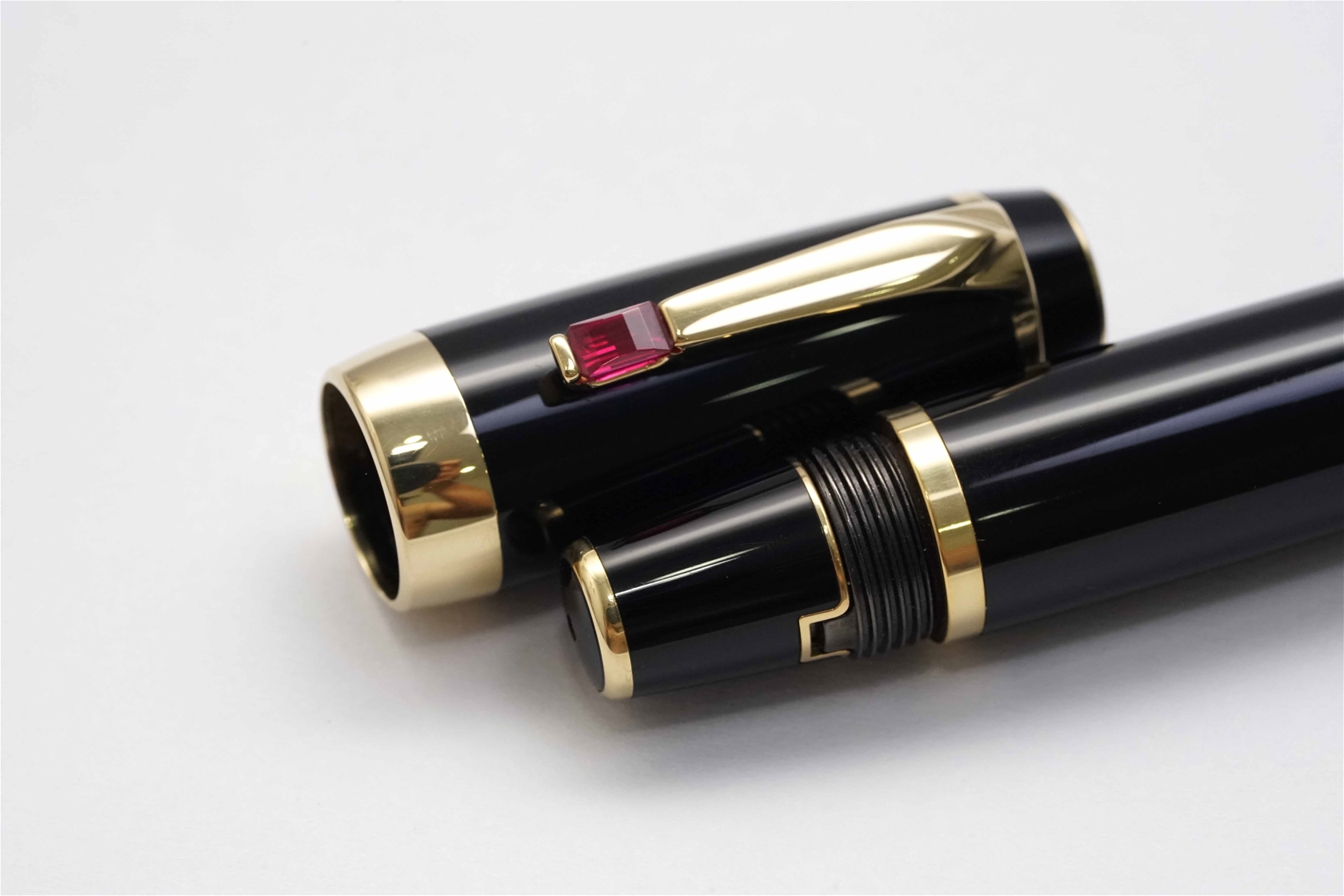 Bút máy Montblanc Boheme Rouge 14K M