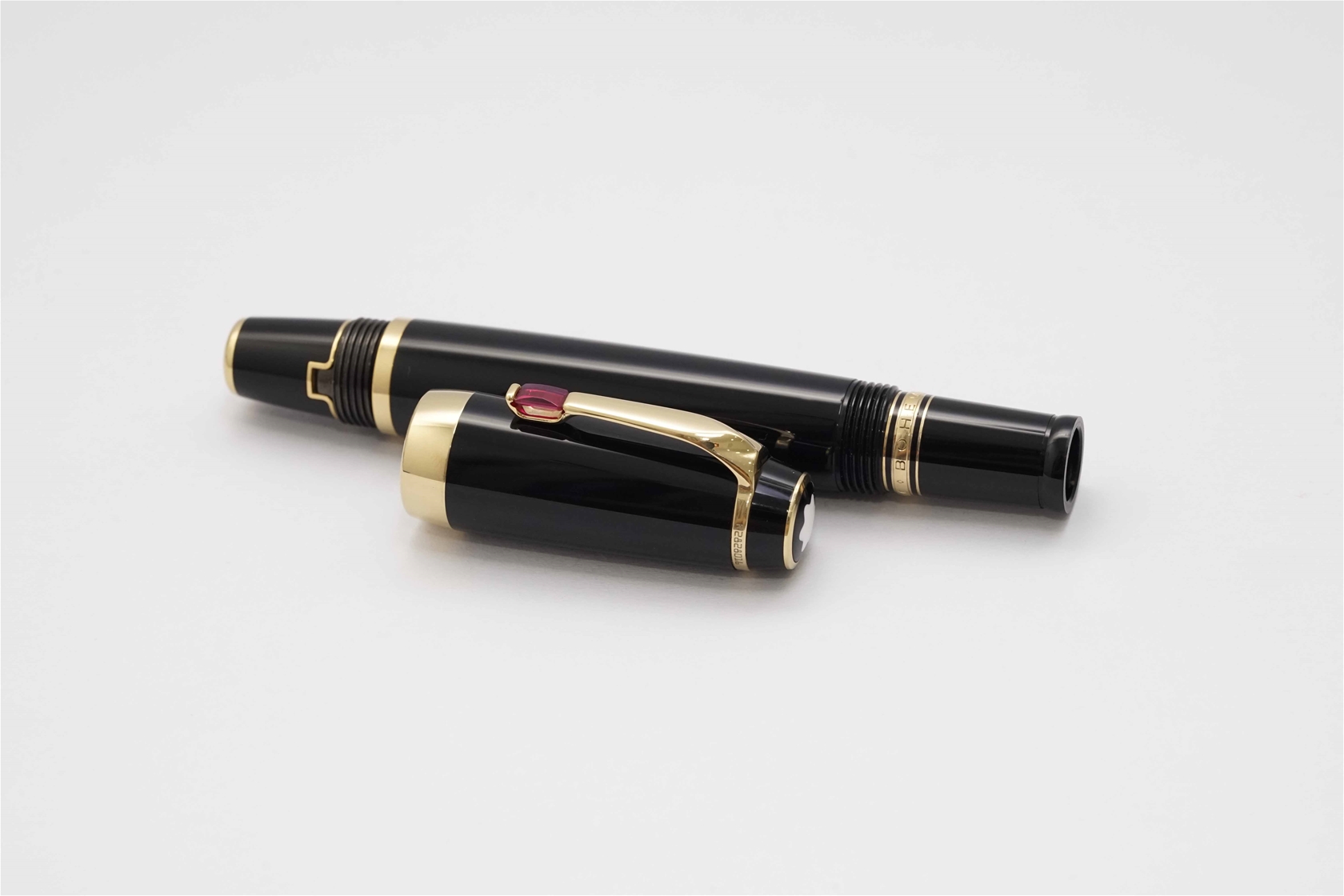 Bút máy Montblanc Boheme Rouge 14K M