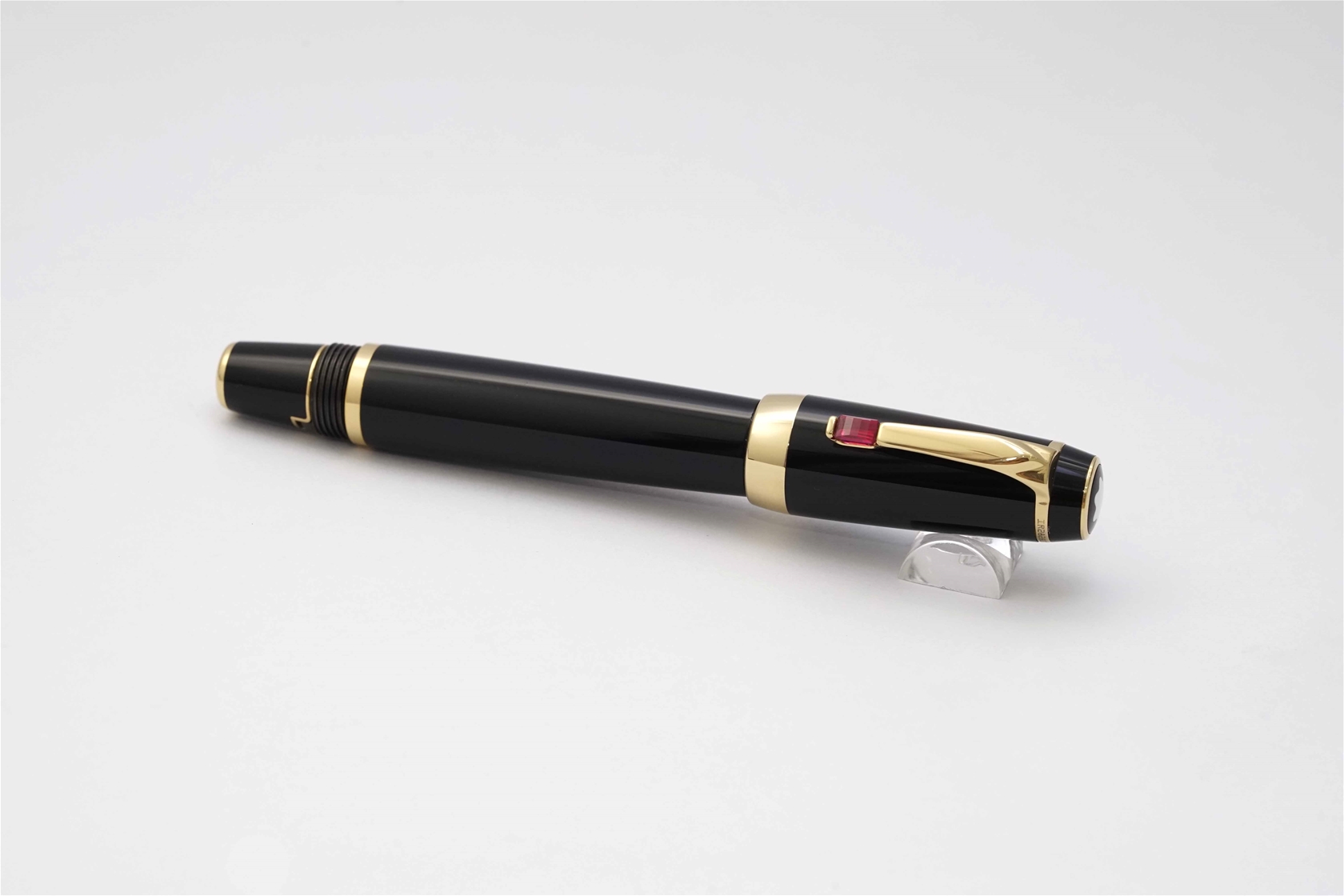 Bút máy Montblanc Boheme Rouge 14K M