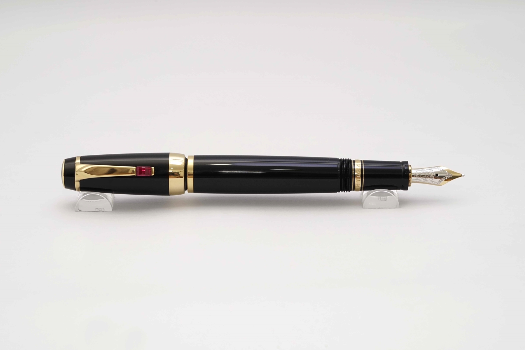 Bút máy Montblanc Boheme Rouge 14K M