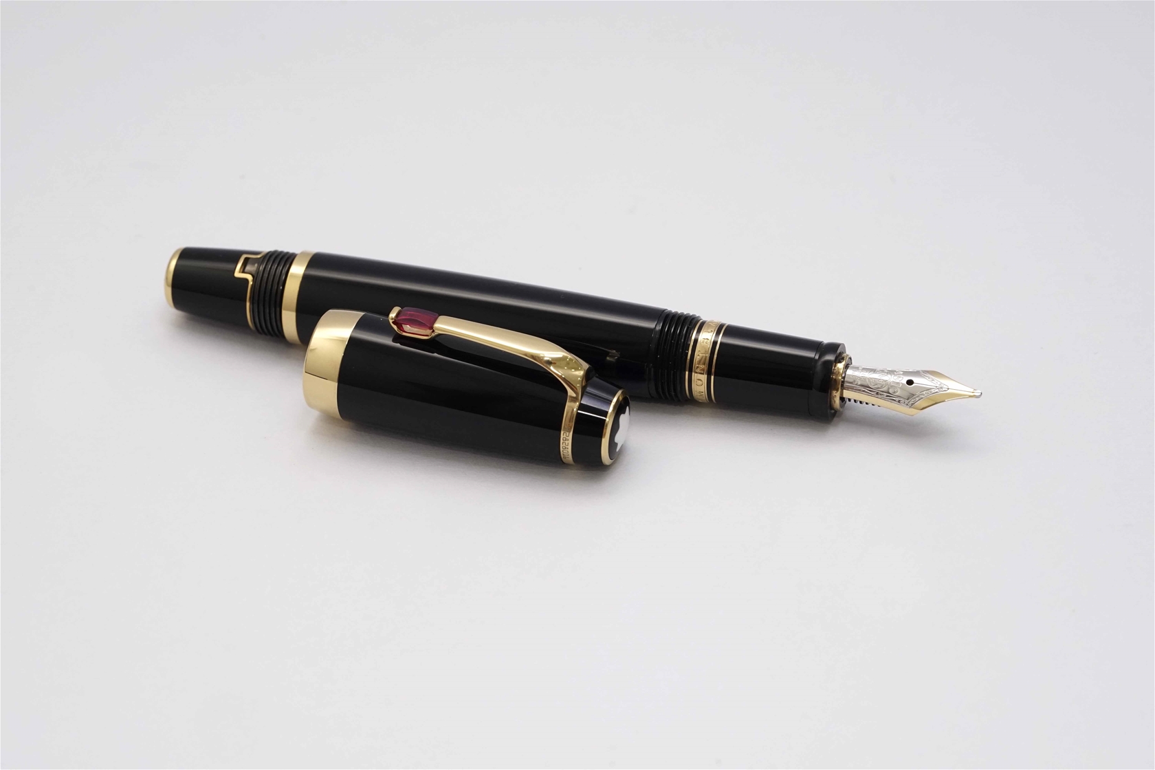 Bút máy Montblanc Boheme Rouge 14K M