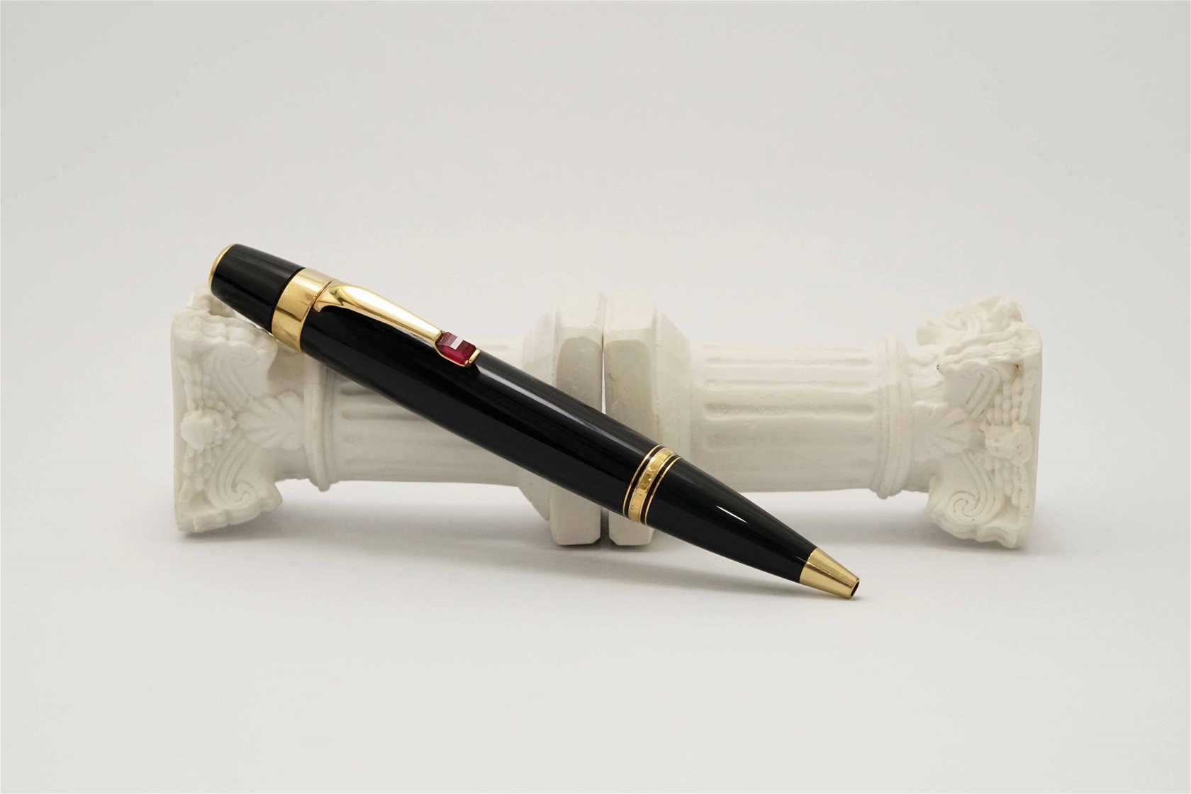 Bút bi Montblanc Boheme Rouge Ballpoint Pen