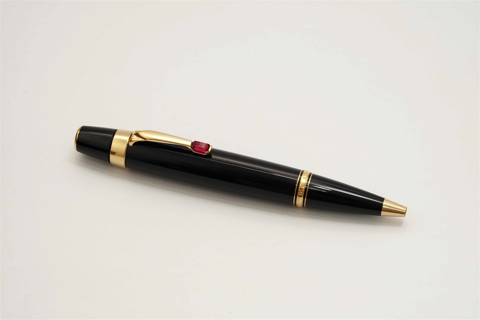 Bút bi Montblanc Boheme Rouge Ballpoint Pen
