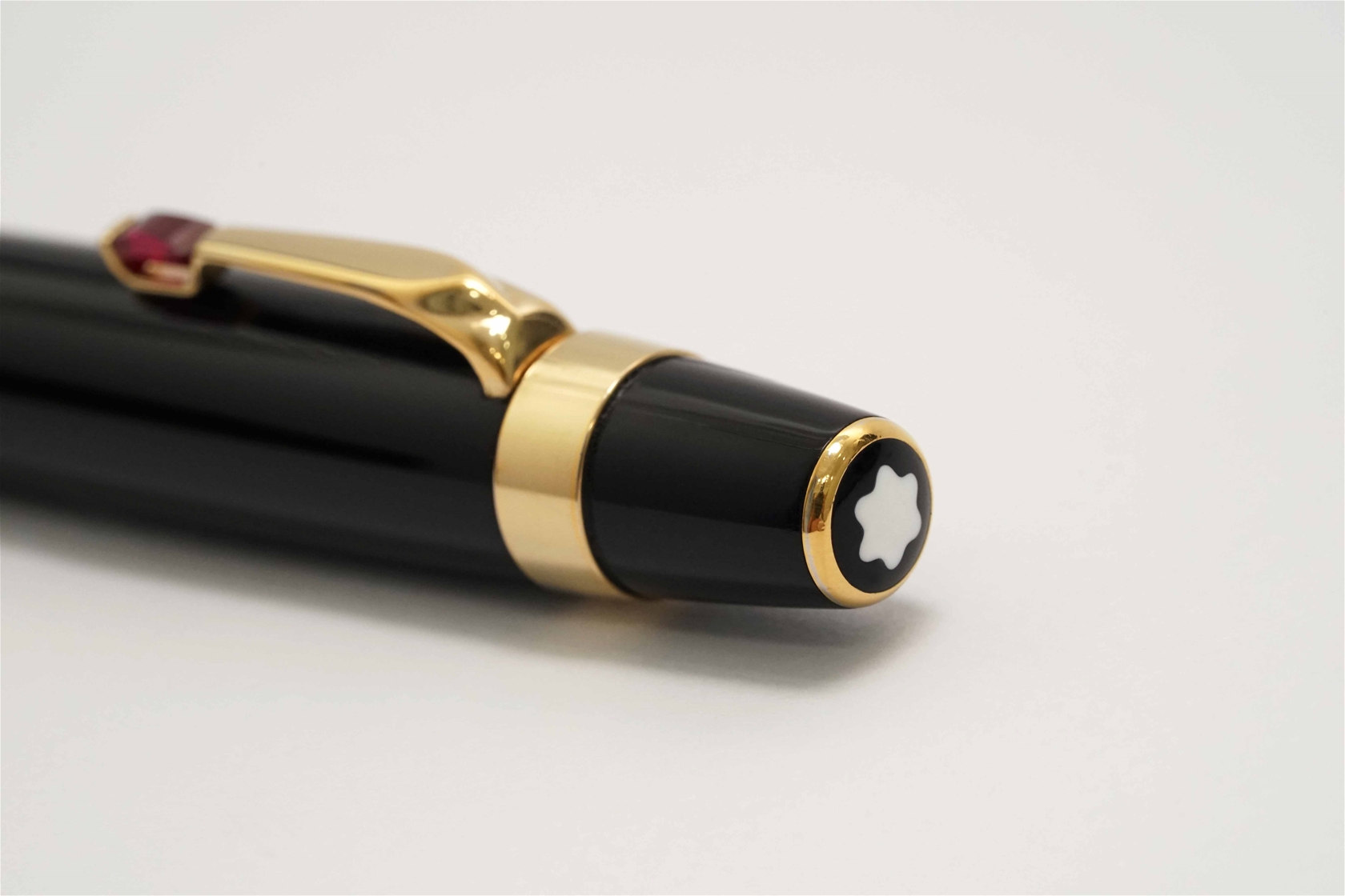 Bút bi Montblanc Boheme Rouge Ballpoint Pen