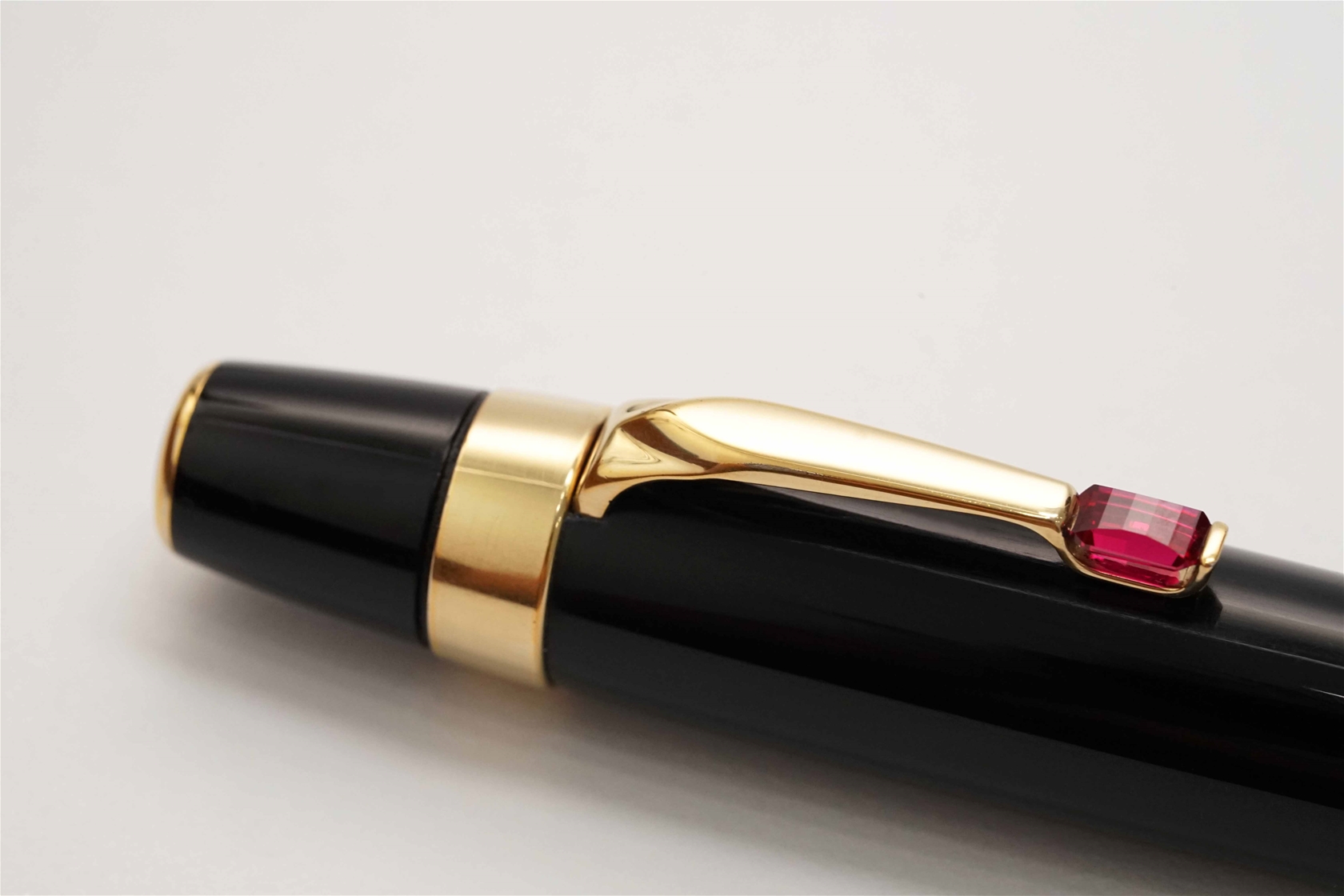 Bút bi Montblanc Boheme Rouge Ballpoint Pen