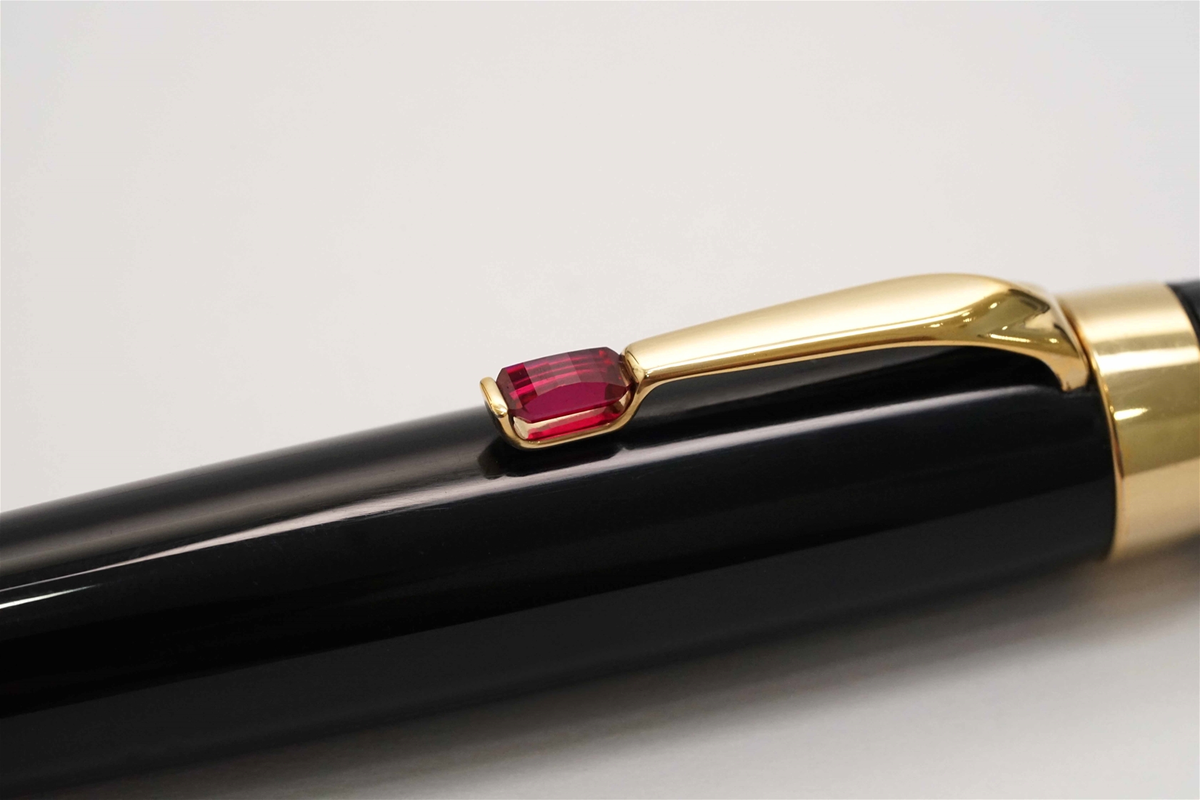 Bút bi Montblanc Boheme Rouge Ballpoint Pen