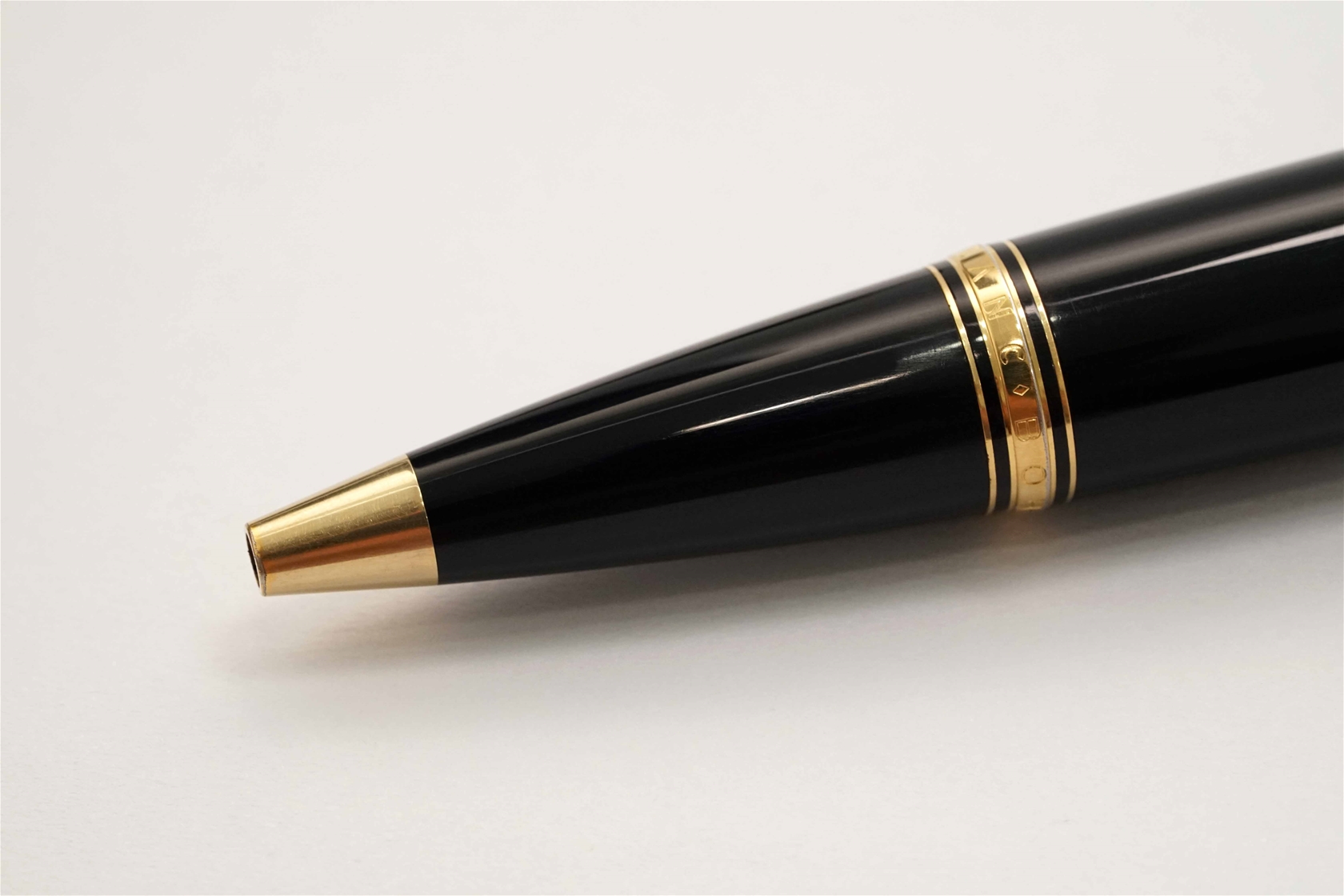 Bút bi Montblanc Boheme Rouge Ballpoint Pen