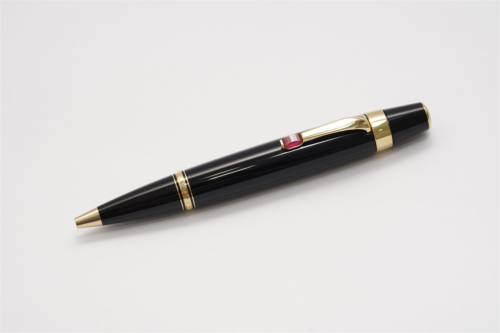 Bút bi Montblanc Boheme Rouge Ballpoint Pen