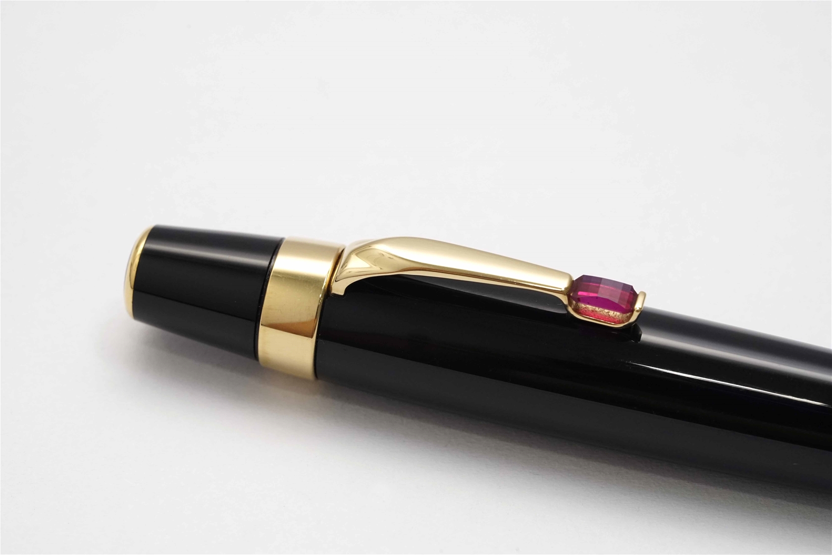 Bút bi Montblanc Boheme Rouge Ballpoint Pen