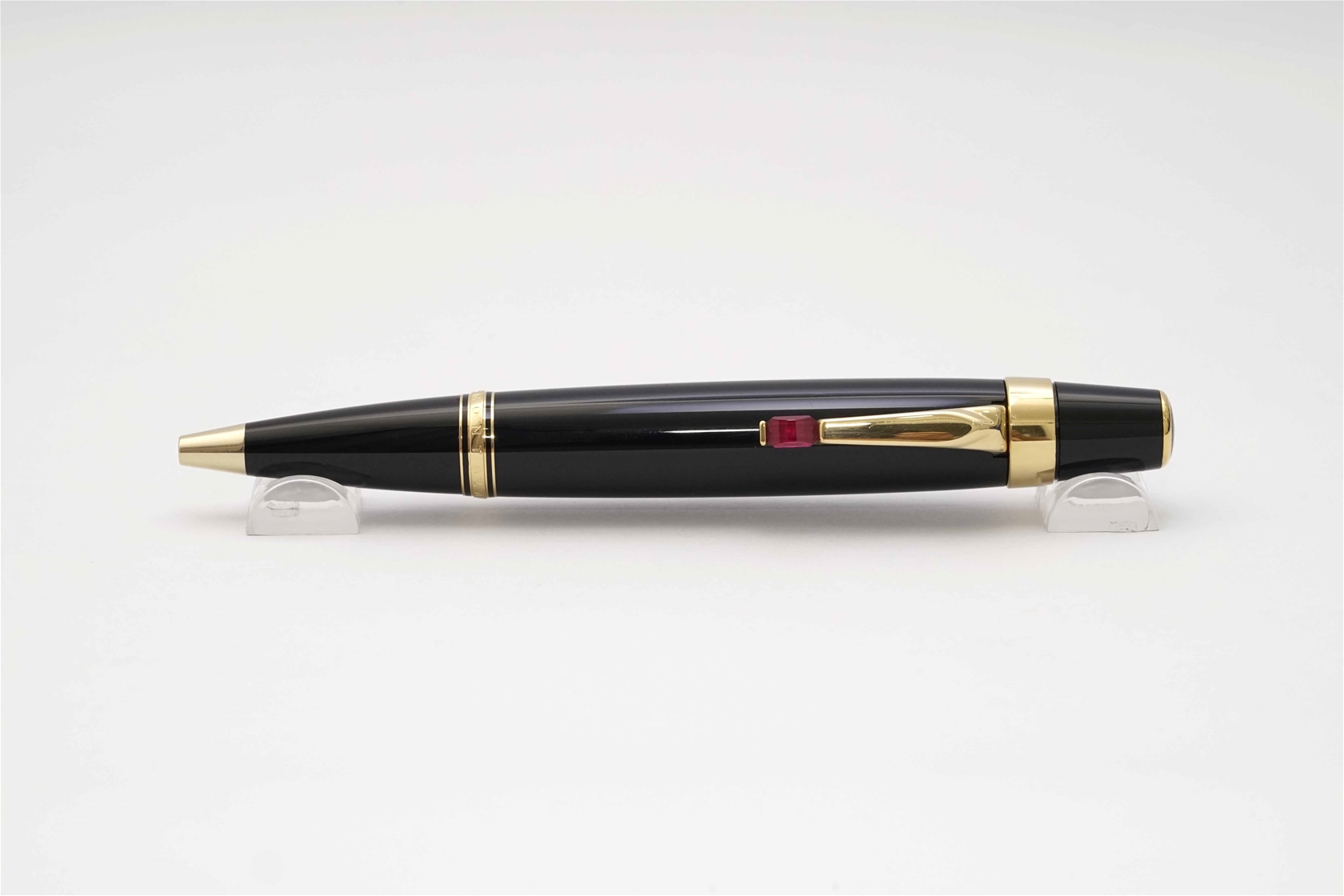 Bút bi Montblanc Boheme Rouge Ballpoint Pen