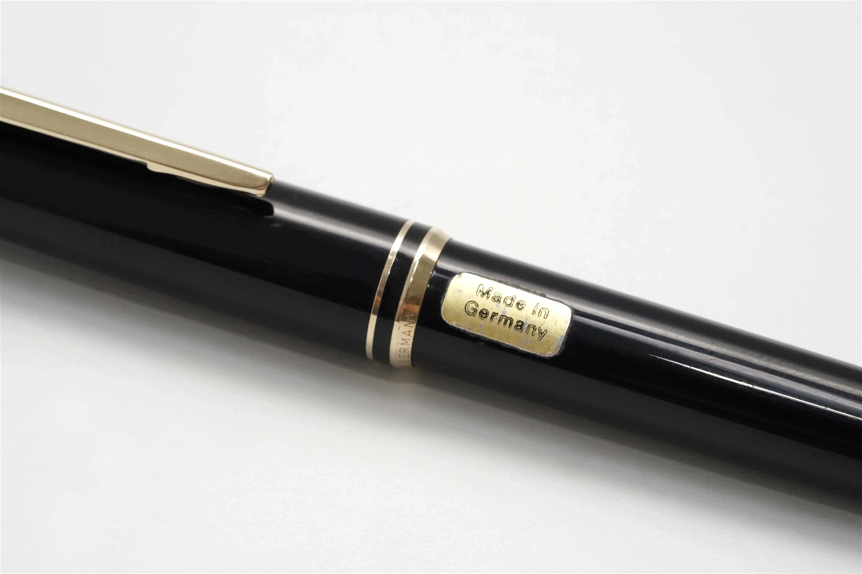 Bút chì Montblanc Classic Black Resin Pencil 0.5