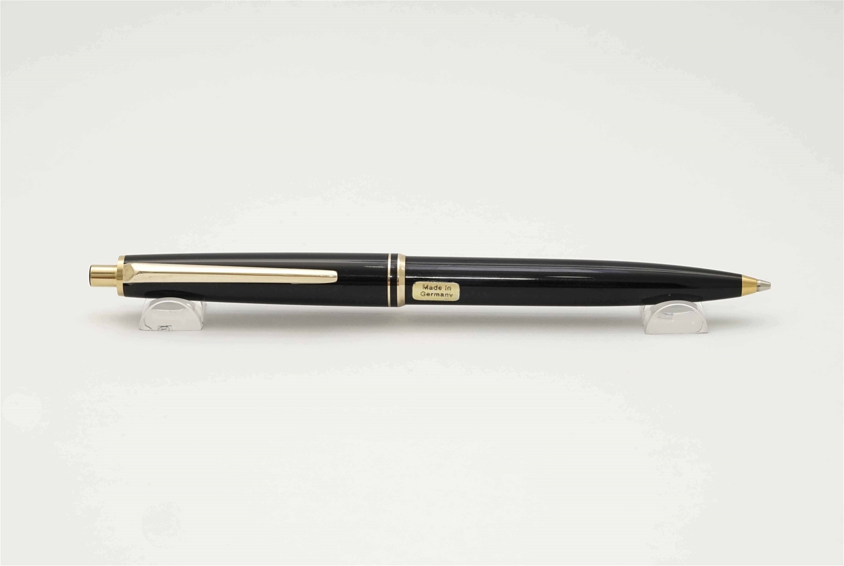 Bút chì Montblanc Classic Black Resin Pencil 0.5