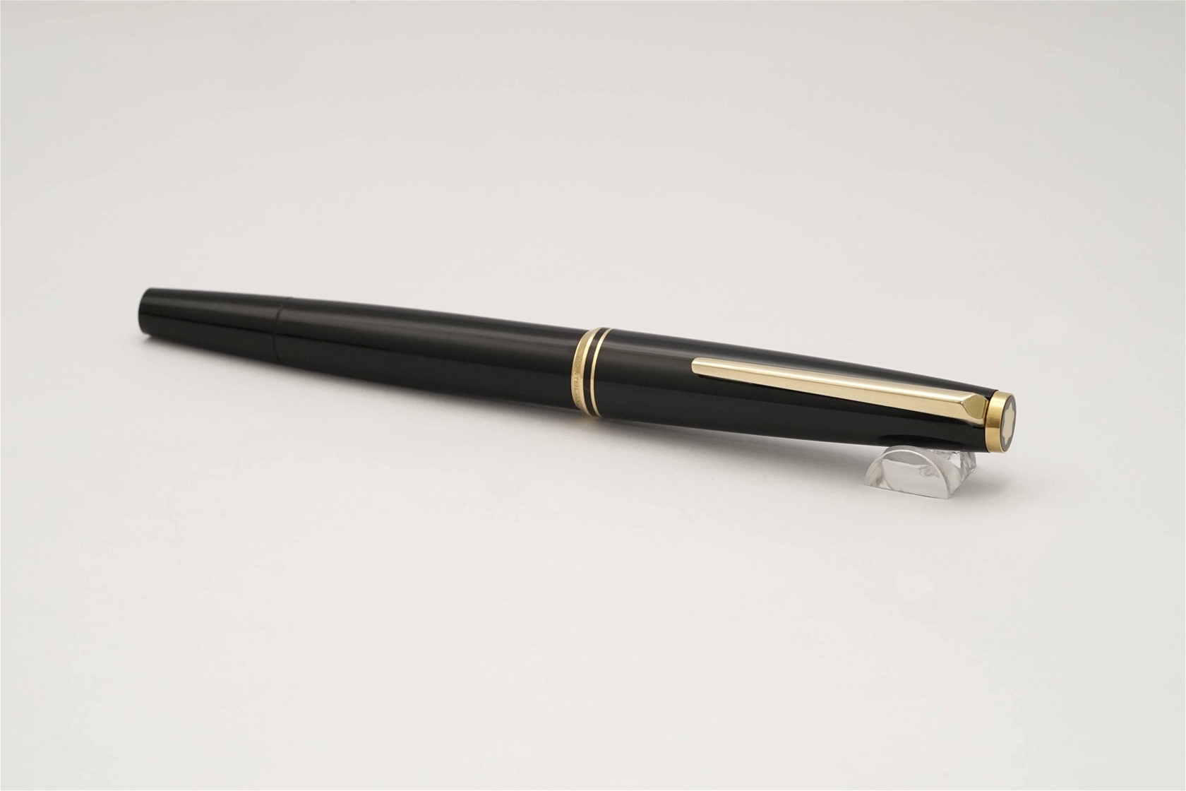 Bút máy Montblanc Classic Black Resin Piston Filler 14K F