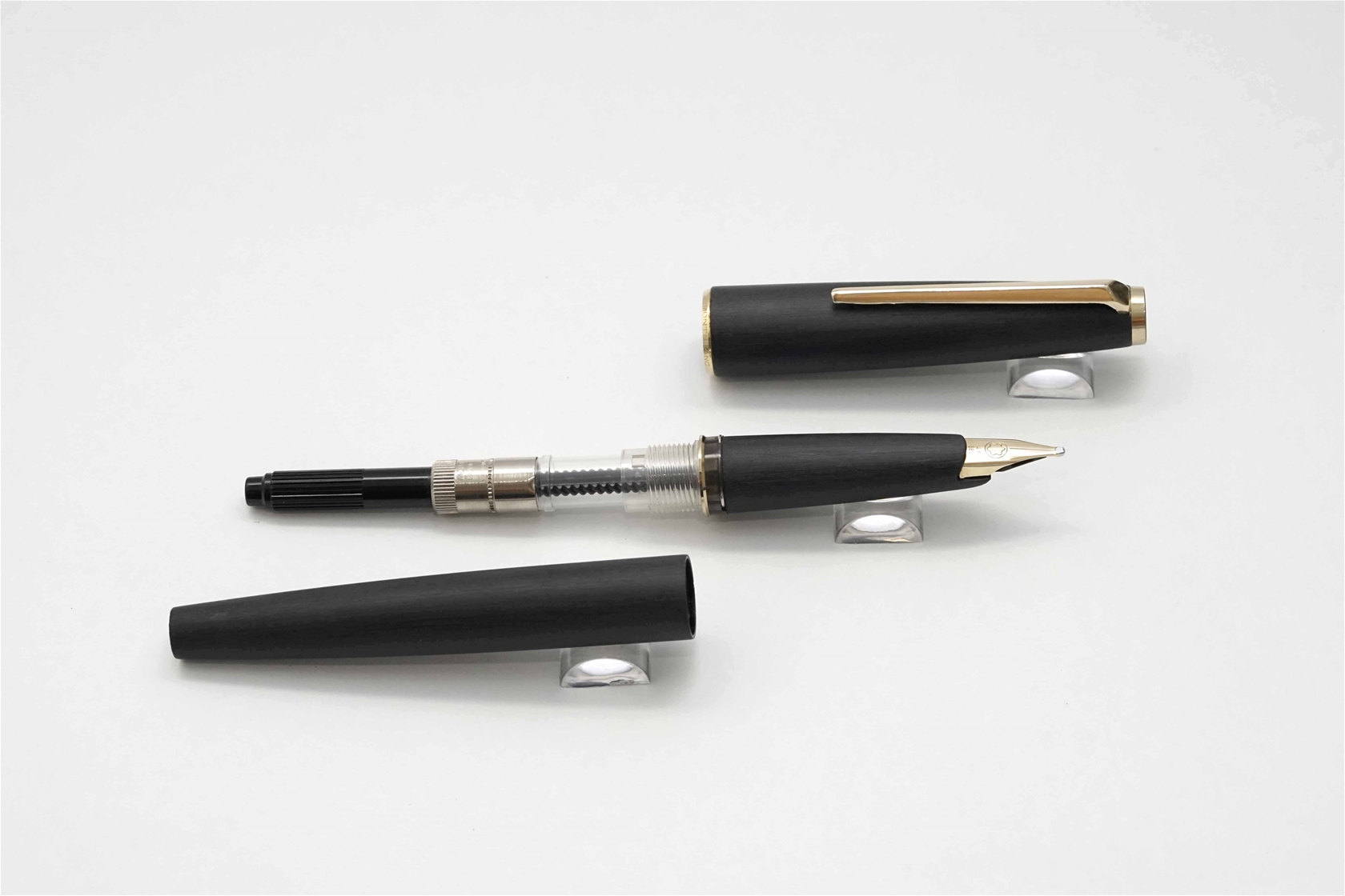 Bút máy Montblanc Classic Matte Black 14K OB