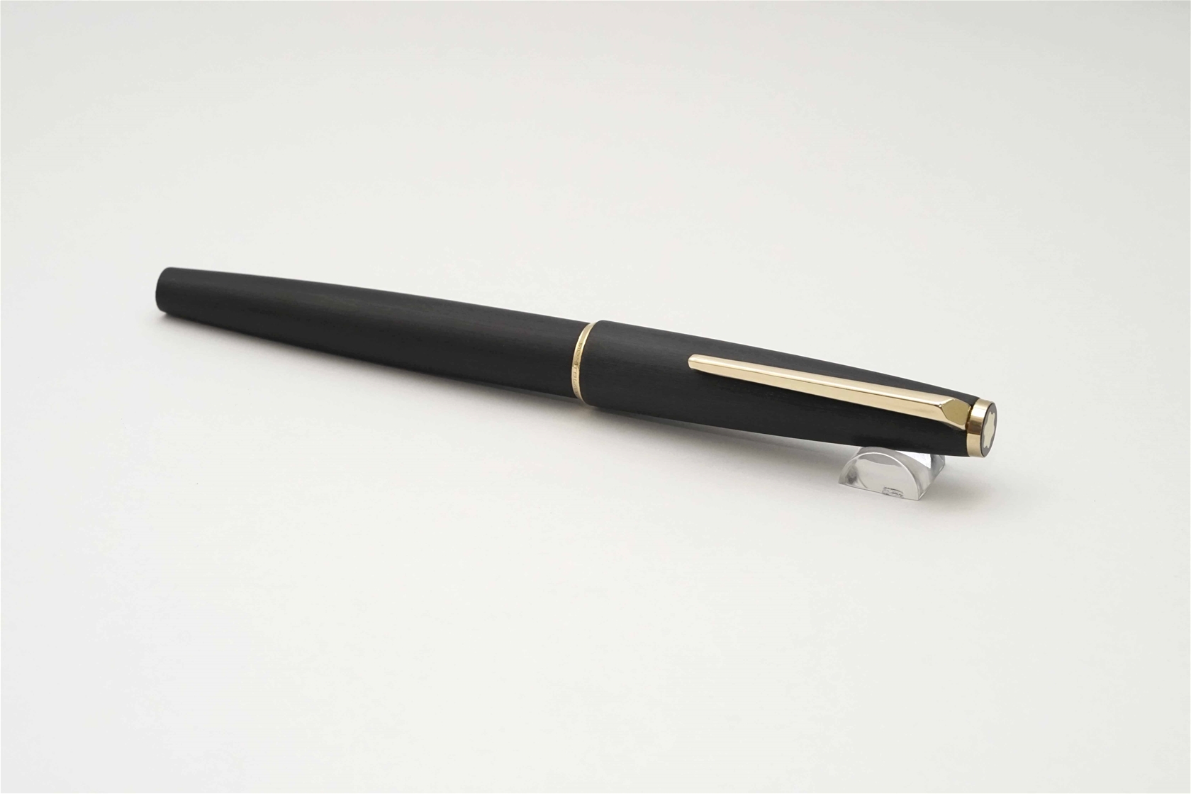 Bút máy Montblanc Classic Matte Black 14K OB