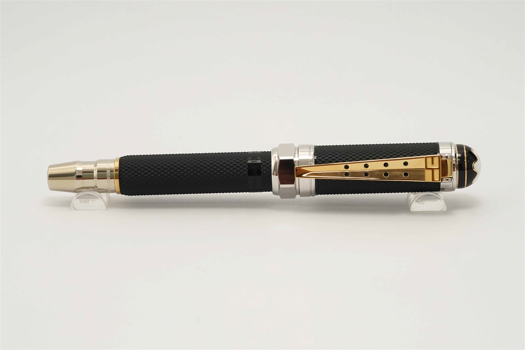 Bút máy Montblanc Great Characters Elvis Presley Special Edition 18K EF