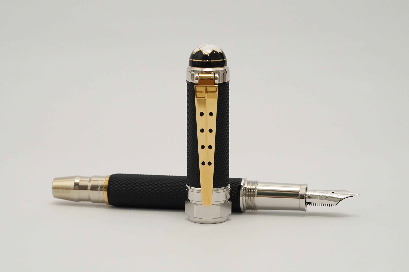 Bút máy Montblanc Great Characters Elvis Presley Special Edition 18K EF