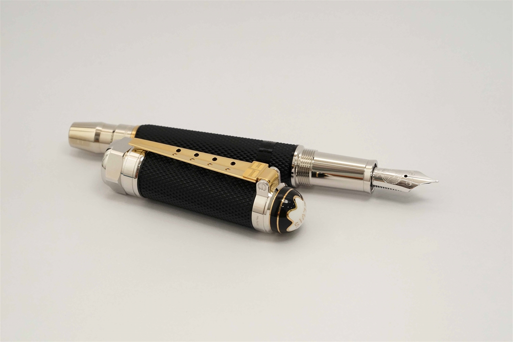 Bút máy Montblanc Great Characters Elvis Presley Special Edition 18K EF
