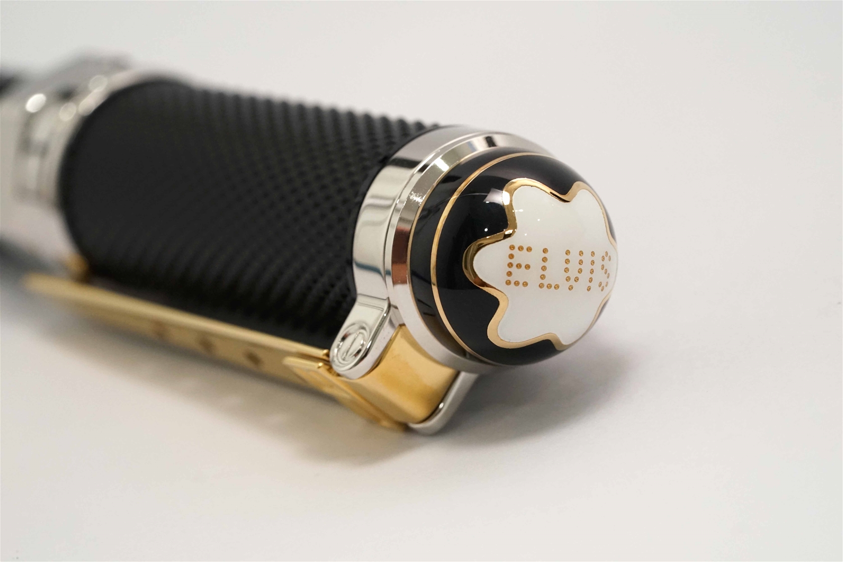 Bút máy Montblanc Great Characters Elvis Presley Special Edition 18K EF