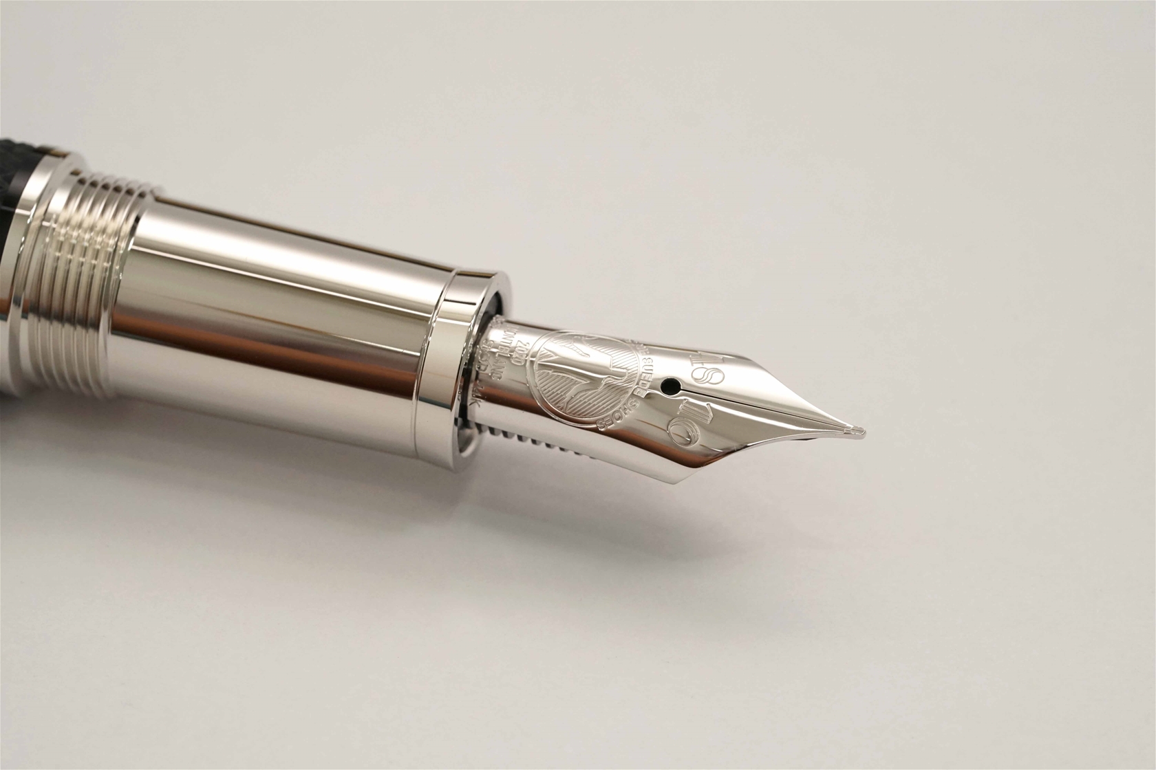 Bút máy Montblanc Great Characters Elvis Presley Special Edition 18K EF