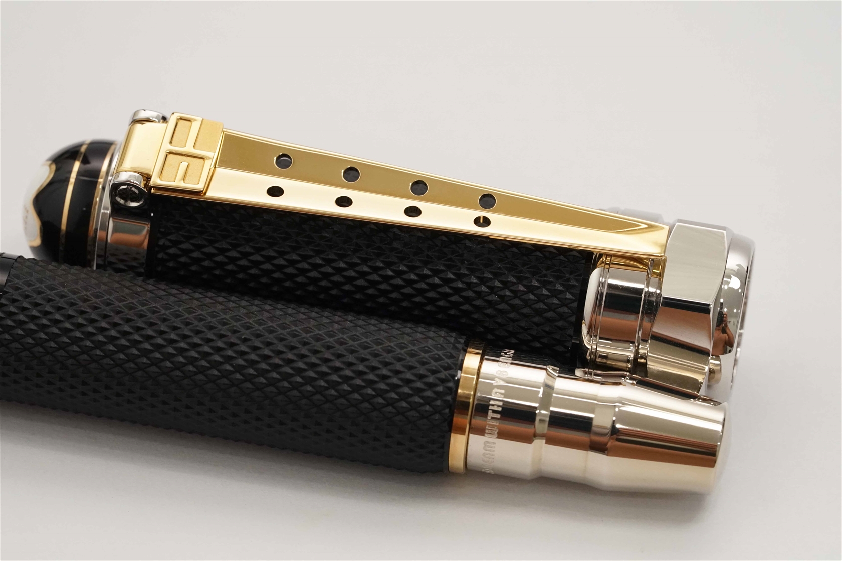 Bút máy Montblanc Great Characters Elvis Presley Special Edition 18K EF