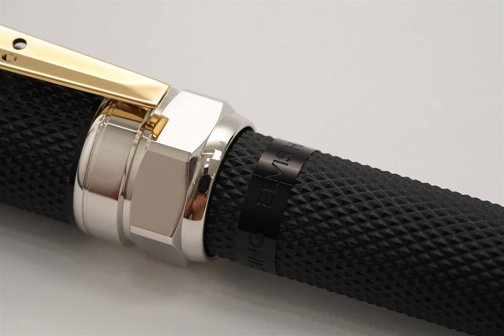 Bút máy Montblanc Great Characters Elvis Presley Special Edition 18K EF