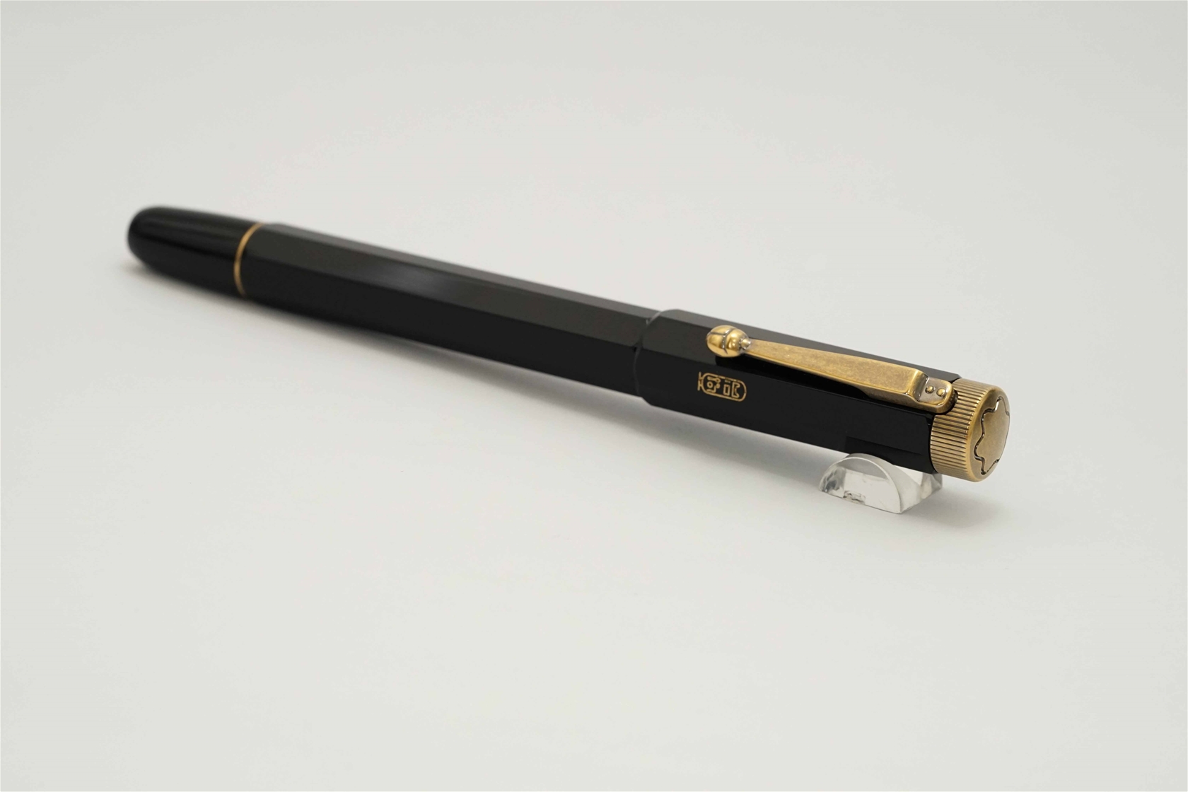 Bút máy Montblanc Heritage Egyptomania Special Edition Black Resin 14K M