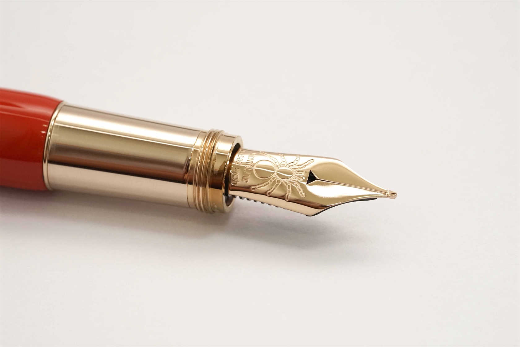 Bút máy Montblanc Heritage Rouge et Noir Spider Metamorphosis Coral Special Edition 18K M