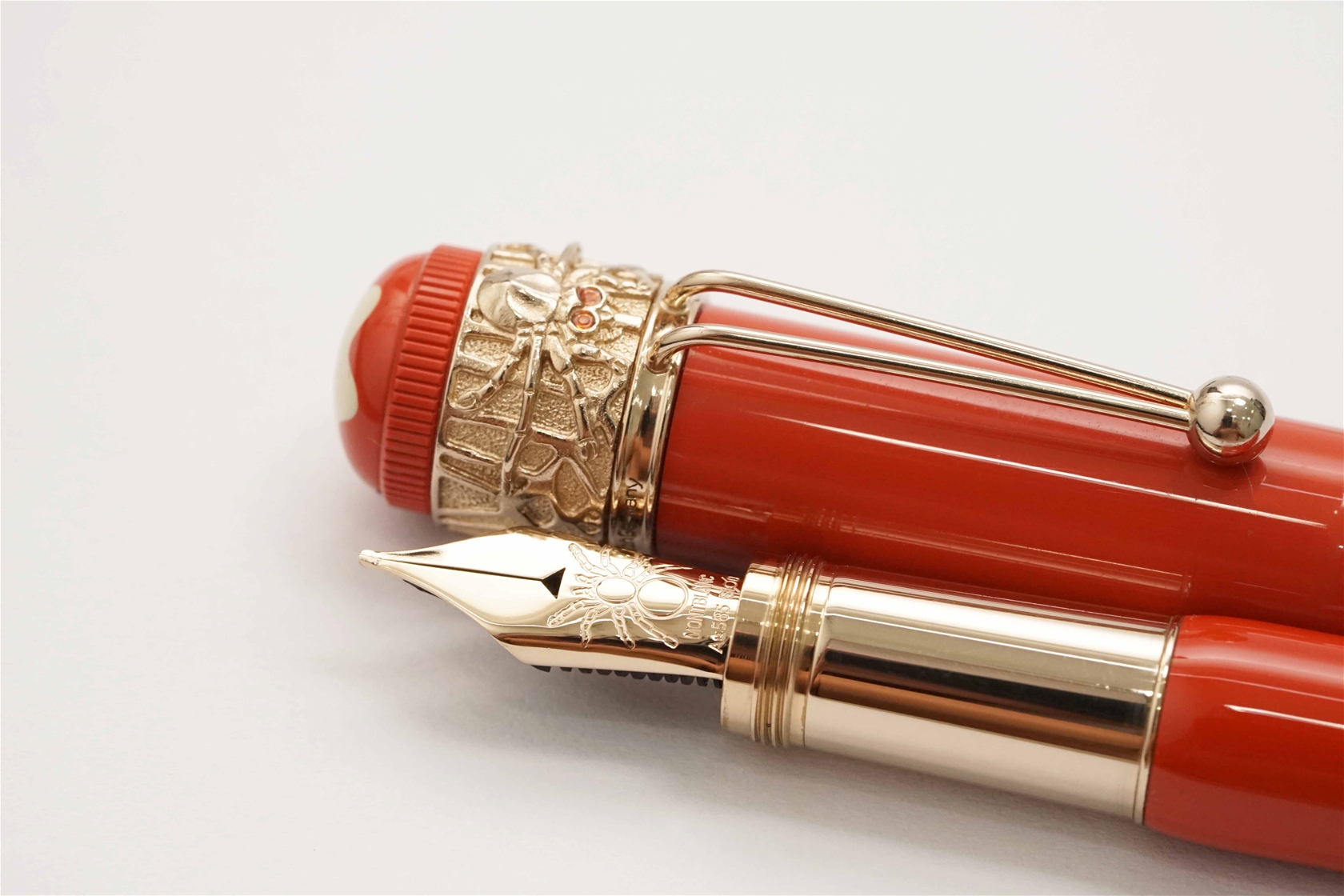 Bút máy Montblanc Heritage Rouge et Noir Spider Metamorphosis Coral Special Edition 18K M