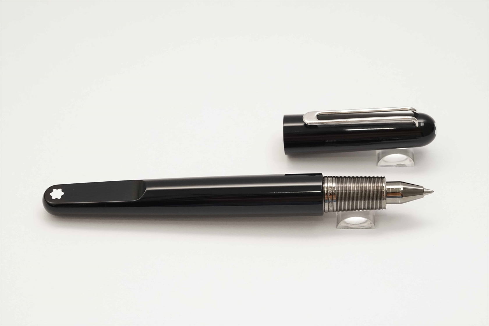 Bút bi nước Montblanc M Black Resin Rollerball Pen