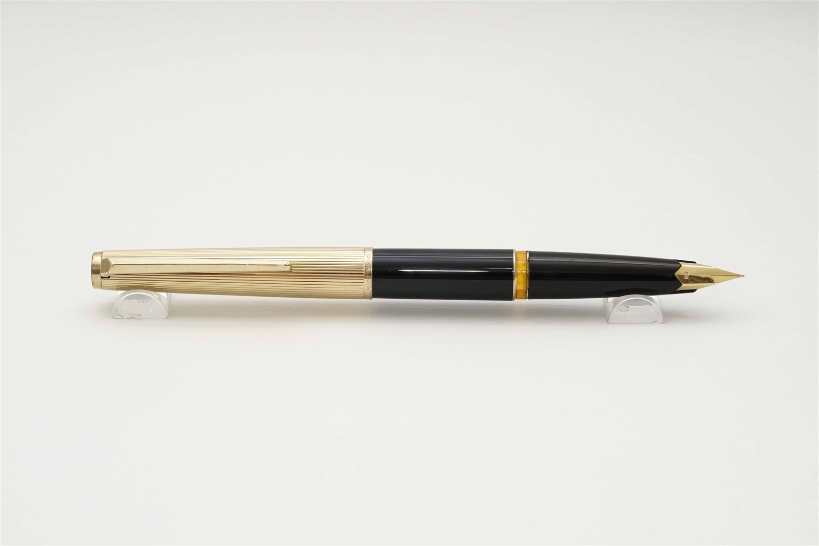 Bút máy Montblanc Masterpiece 124 Gold & Black 18K F