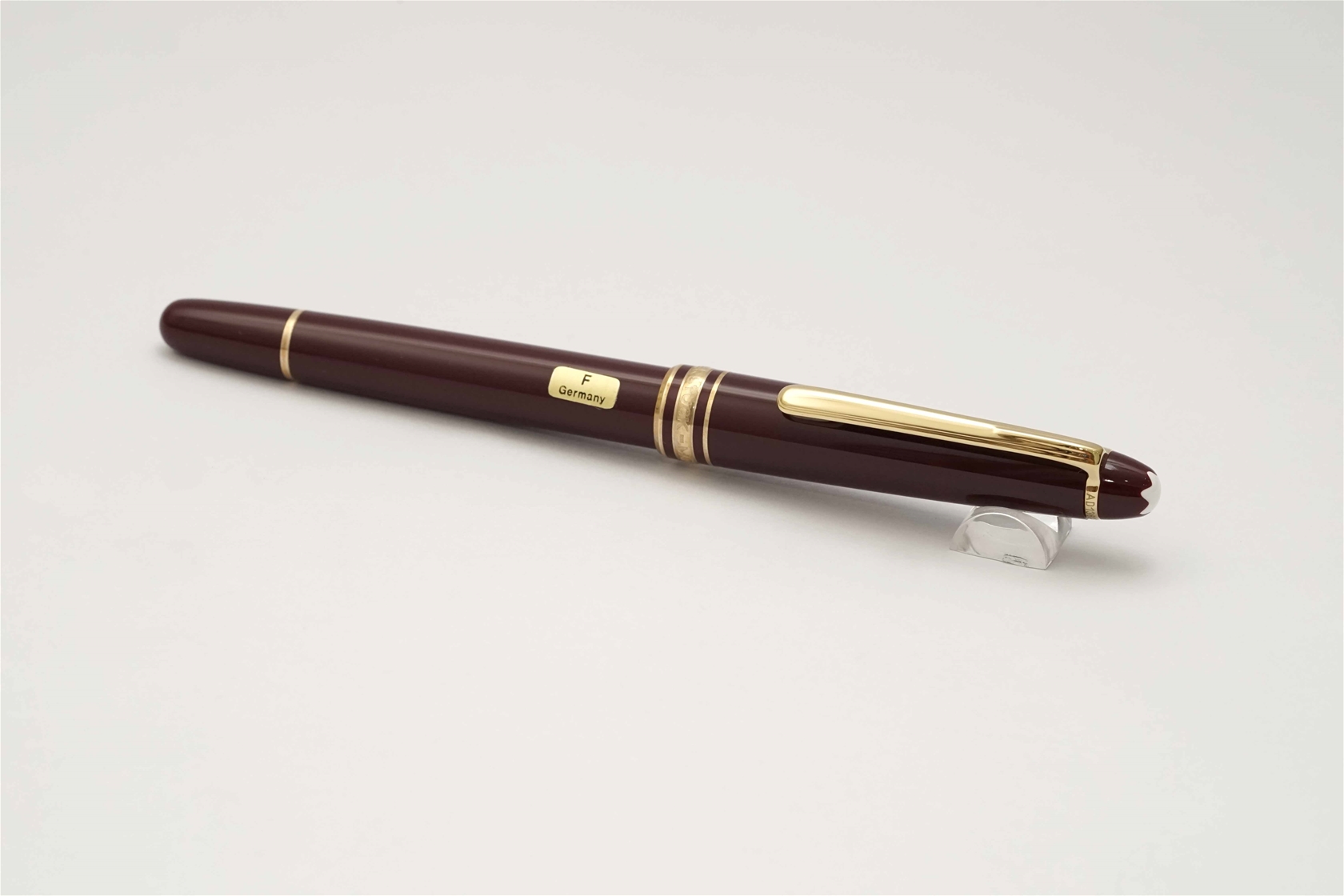 Bút máy Montblanc Meisterstuck 144R Classique Bordeaux 14K F