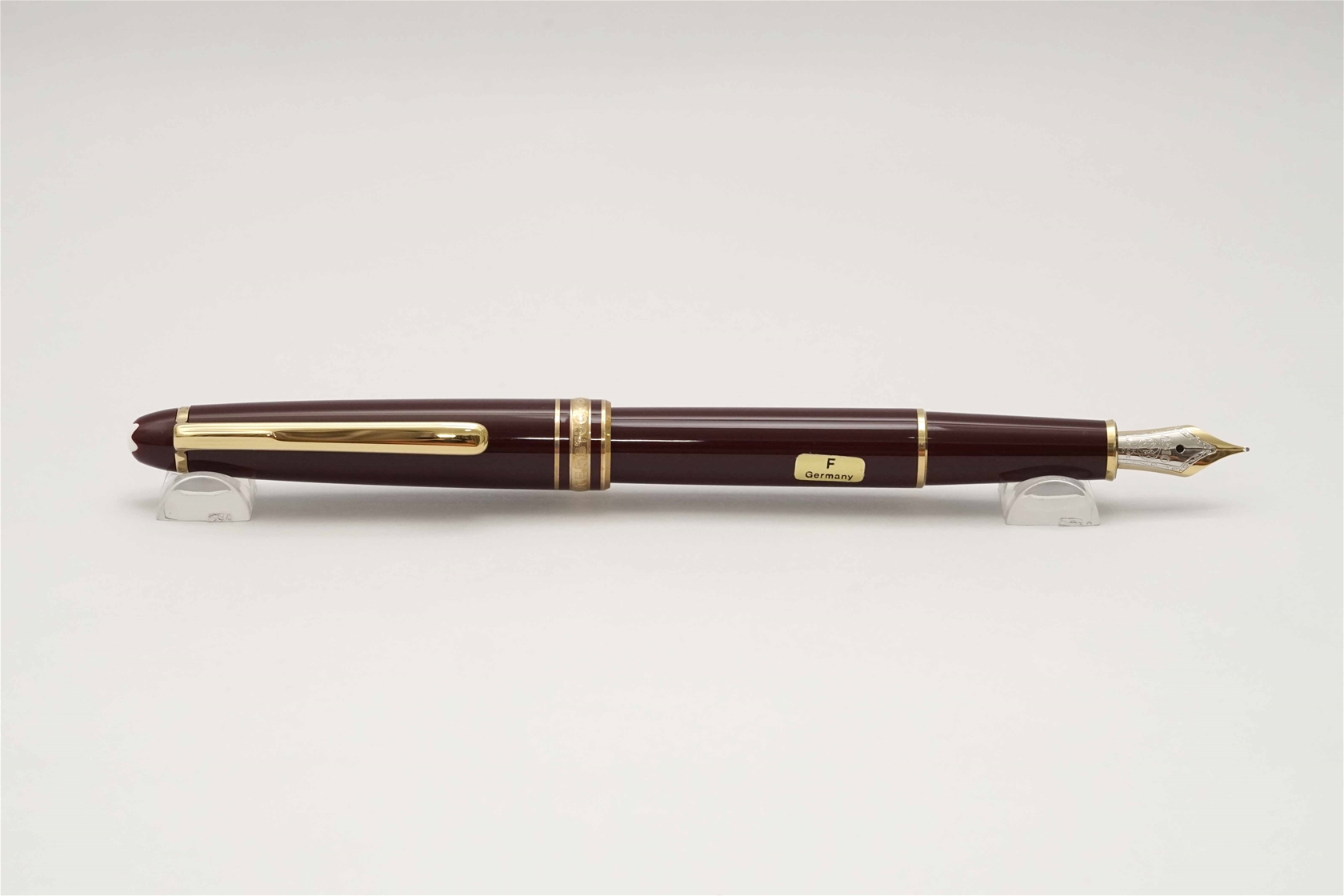 Bút máy Montblanc Meisterstuck 144R Classique Bordeaux 14K F