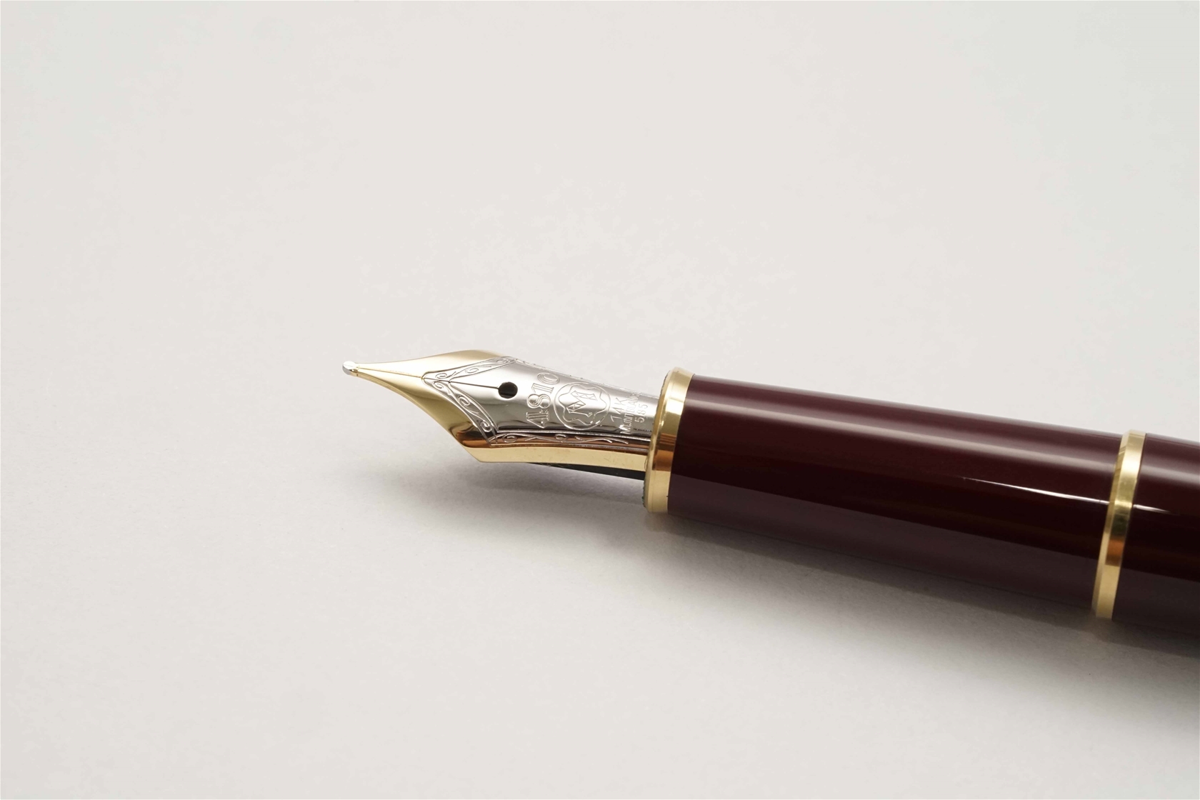 Bút máy Montblanc Meisterstuck 144R Classique Bordeaux 14K F