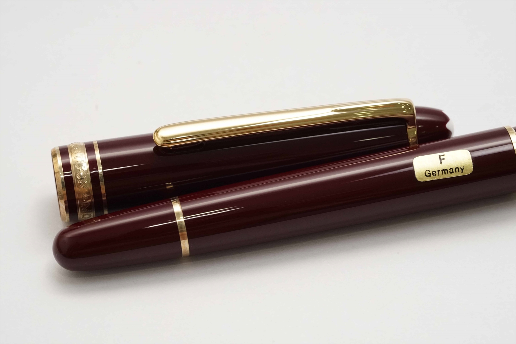 Bút máy Montblanc Meisterstuck 144R Classique Bordeaux 14K F