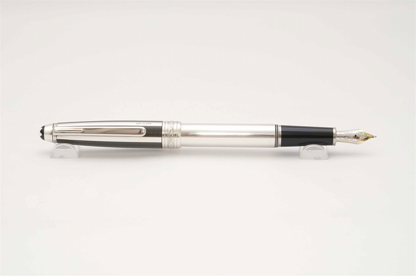 Bút máy Montblanc Meisterstuck 145 Solitaire Sterling Silver Carbon Fibre Guilloche 18K M