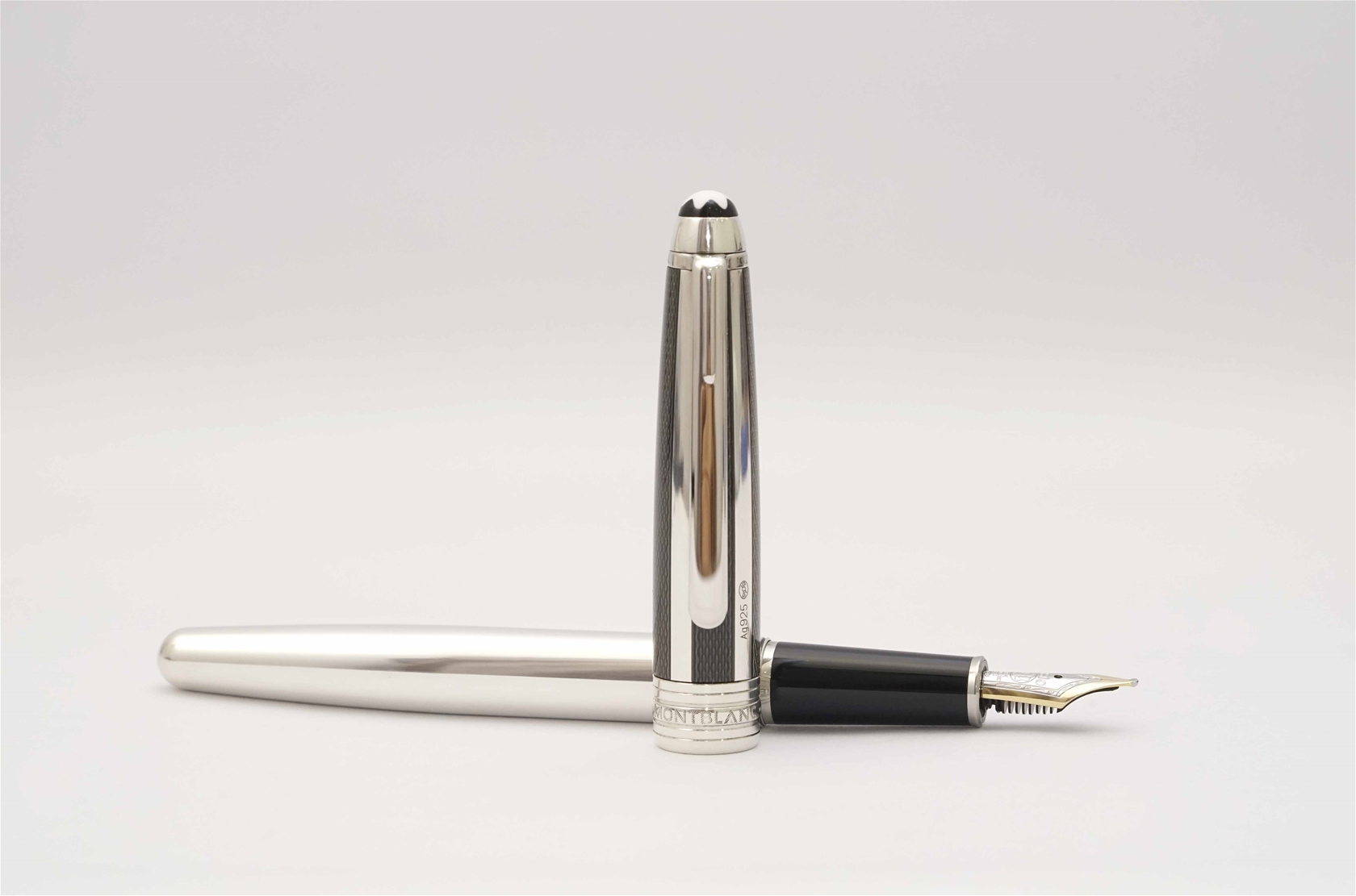 Bút máy Montblanc Meisterstuck 145 Solitaire Sterling Silver Carbon Fibre Guilloche 18K M