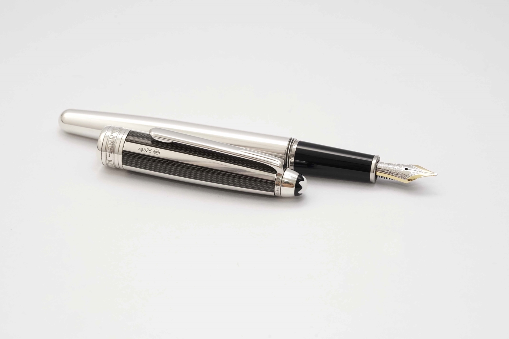 Bút máy Montblanc Meisterstuck 145 Solitaire Sterling Silver Carbon Fibre Guilloche 18K M