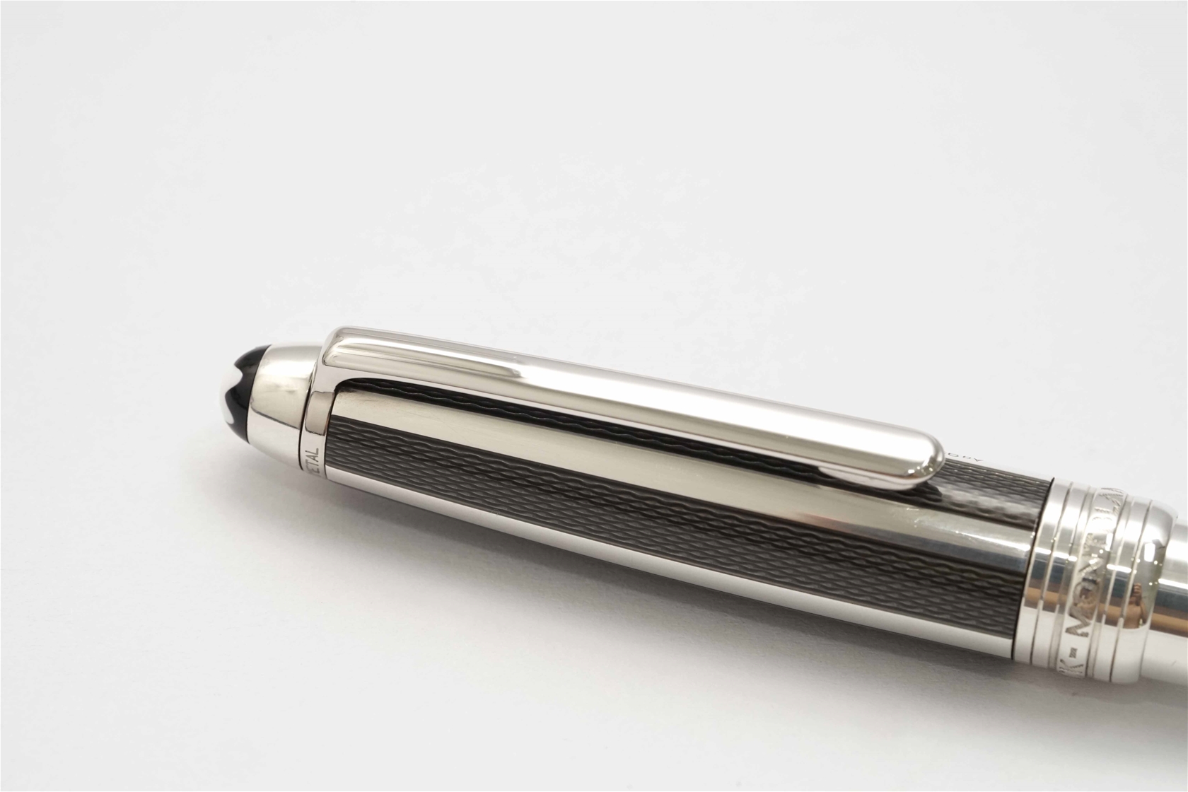 Bút máy Montblanc Meisterstuck 145 Solitaire Sterling Silver Carbon Fibre Guilloche 18K M